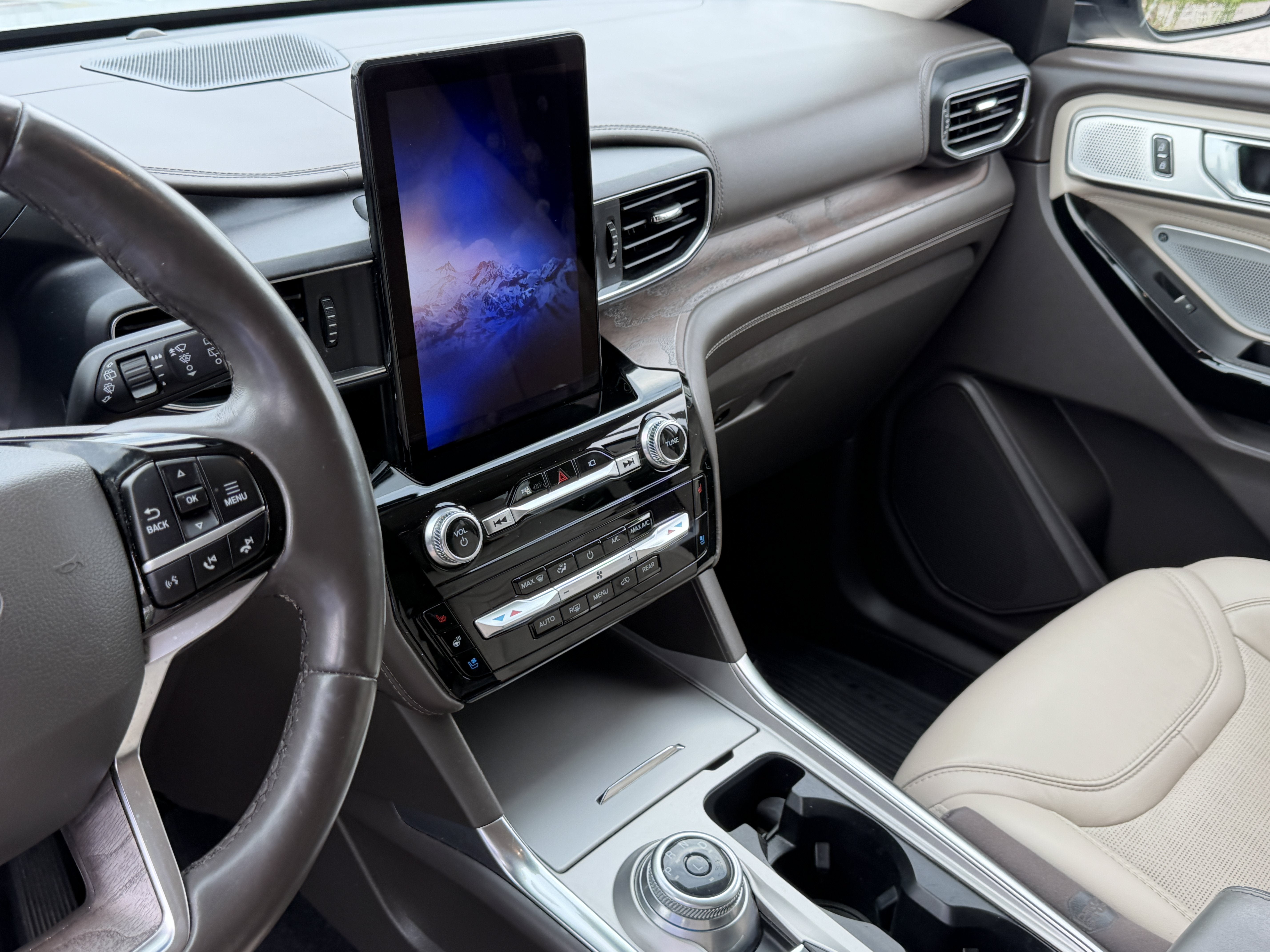 2022 Ford Explorer Platinum