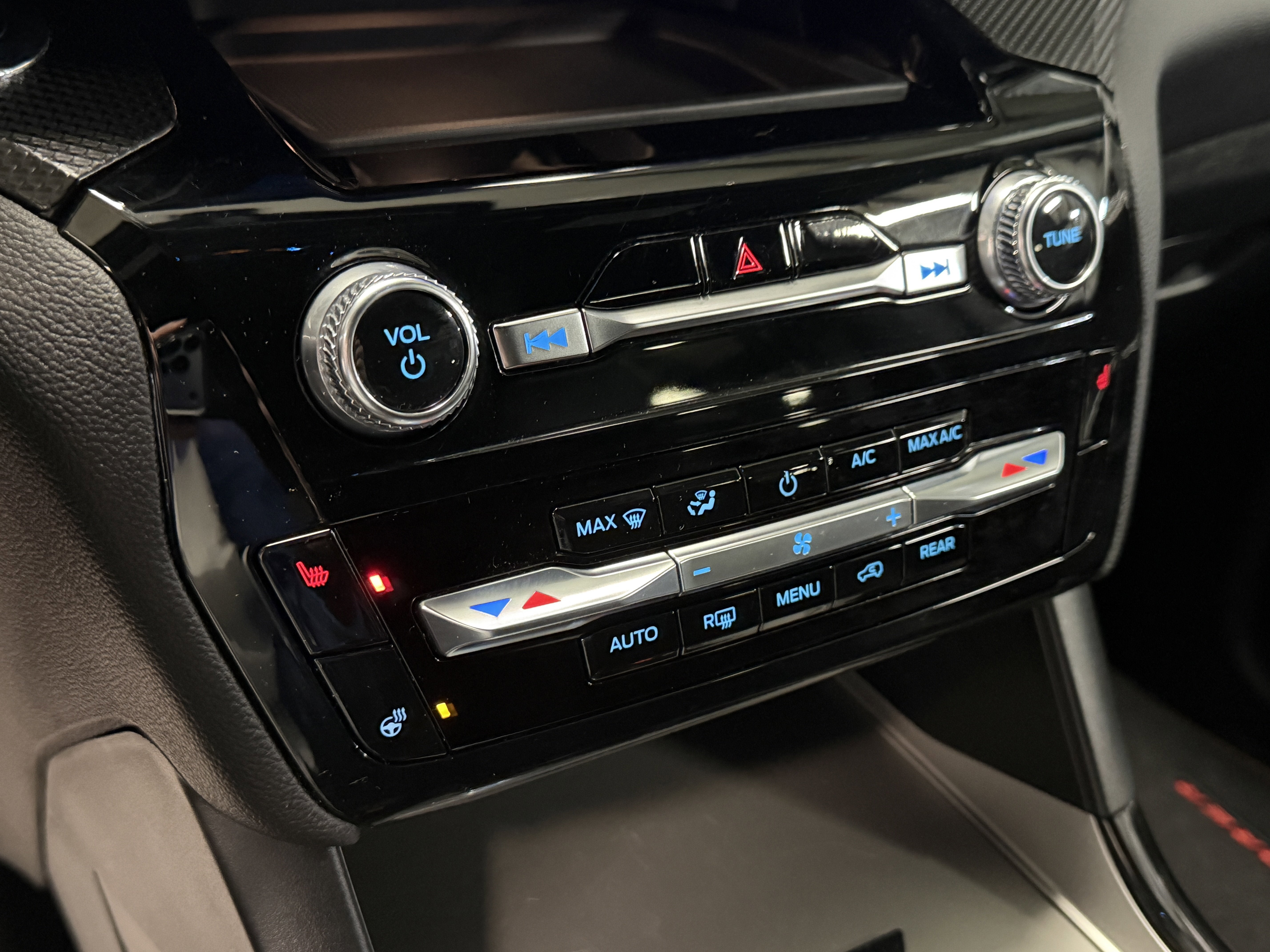 2024 Ford Explorer ST-Line