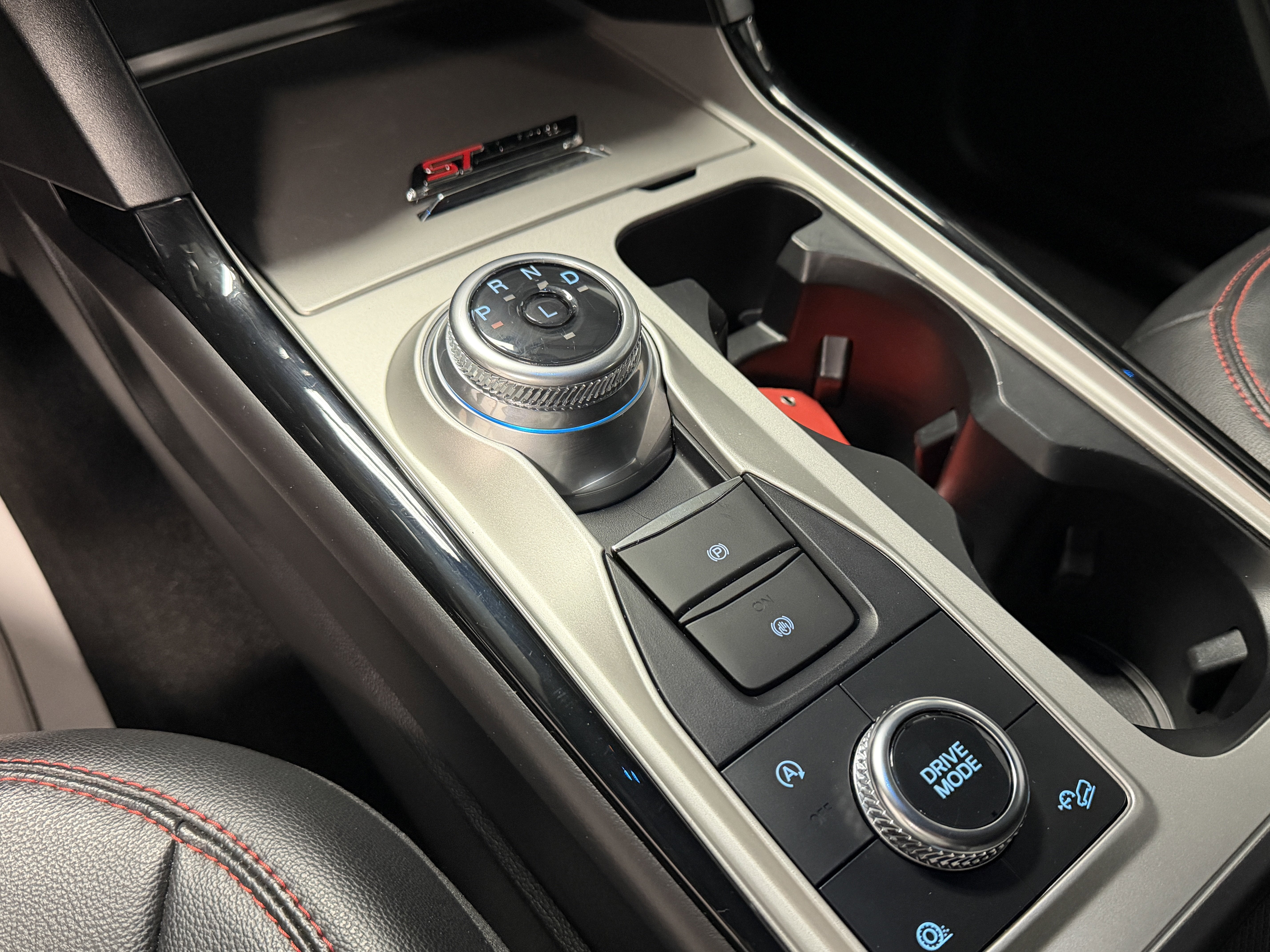 2024 Ford Explorer ST-Line