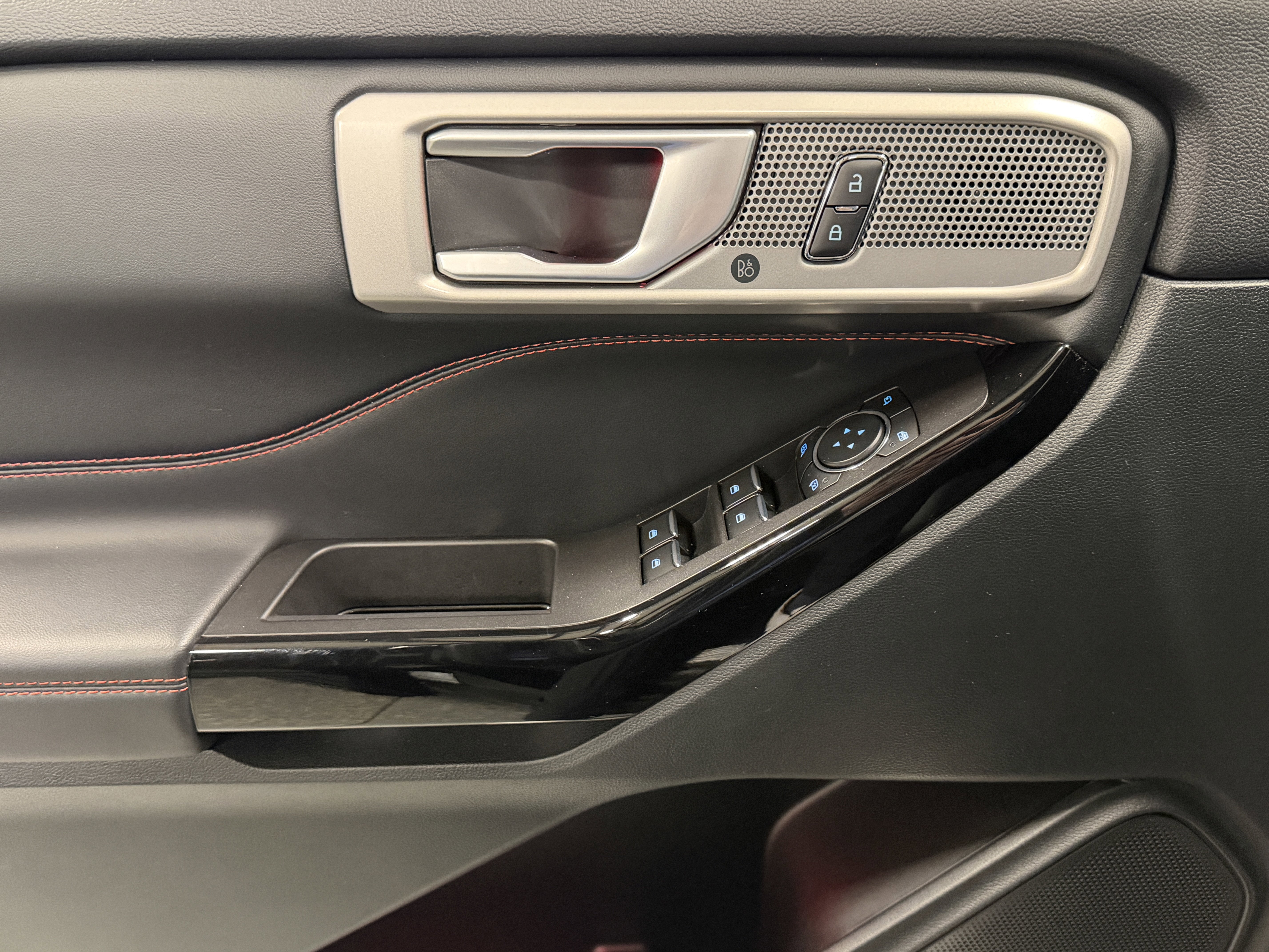 2024 Ford Explorer ST-Line