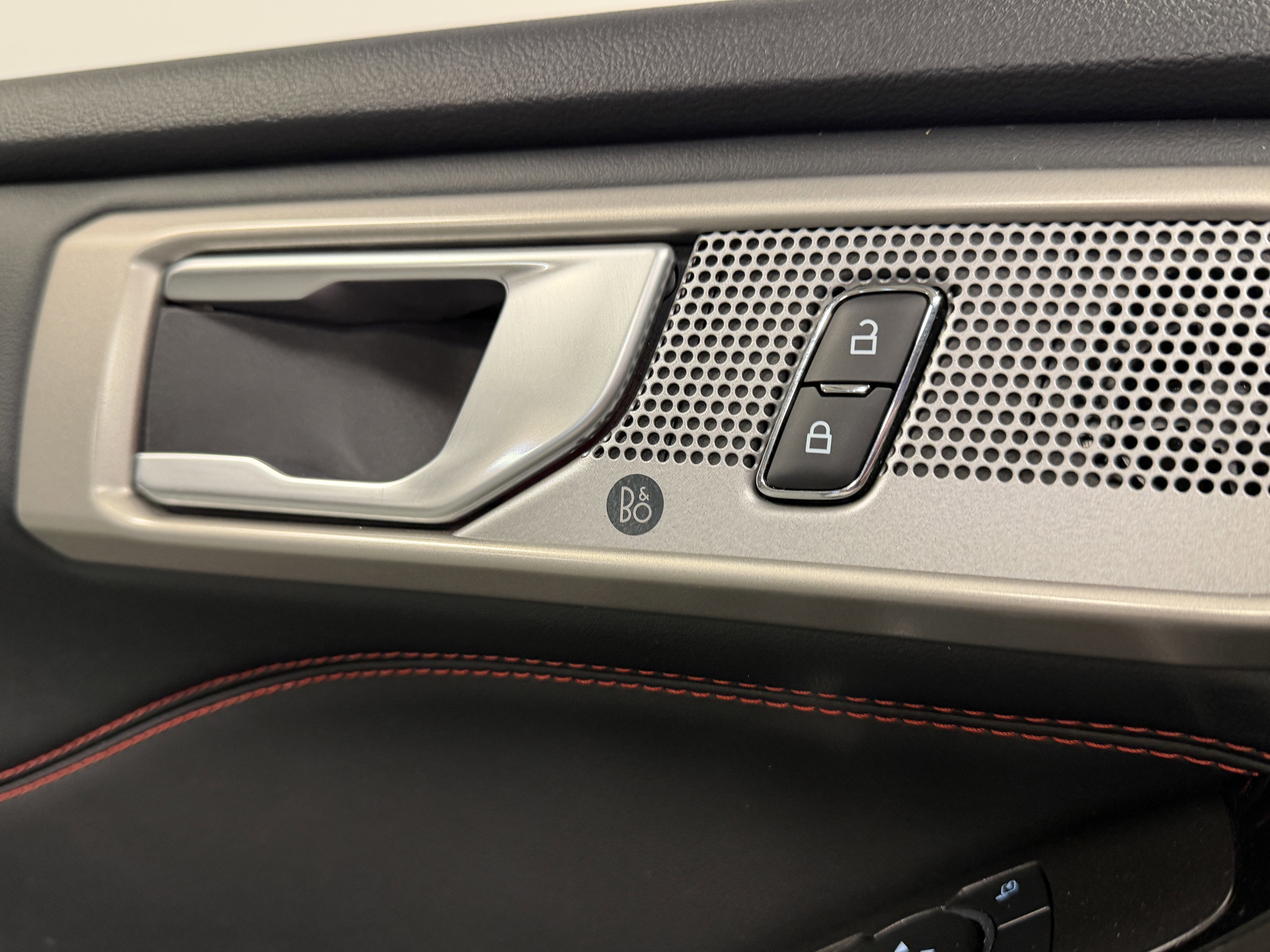 2024 Ford Explorer ST-Line