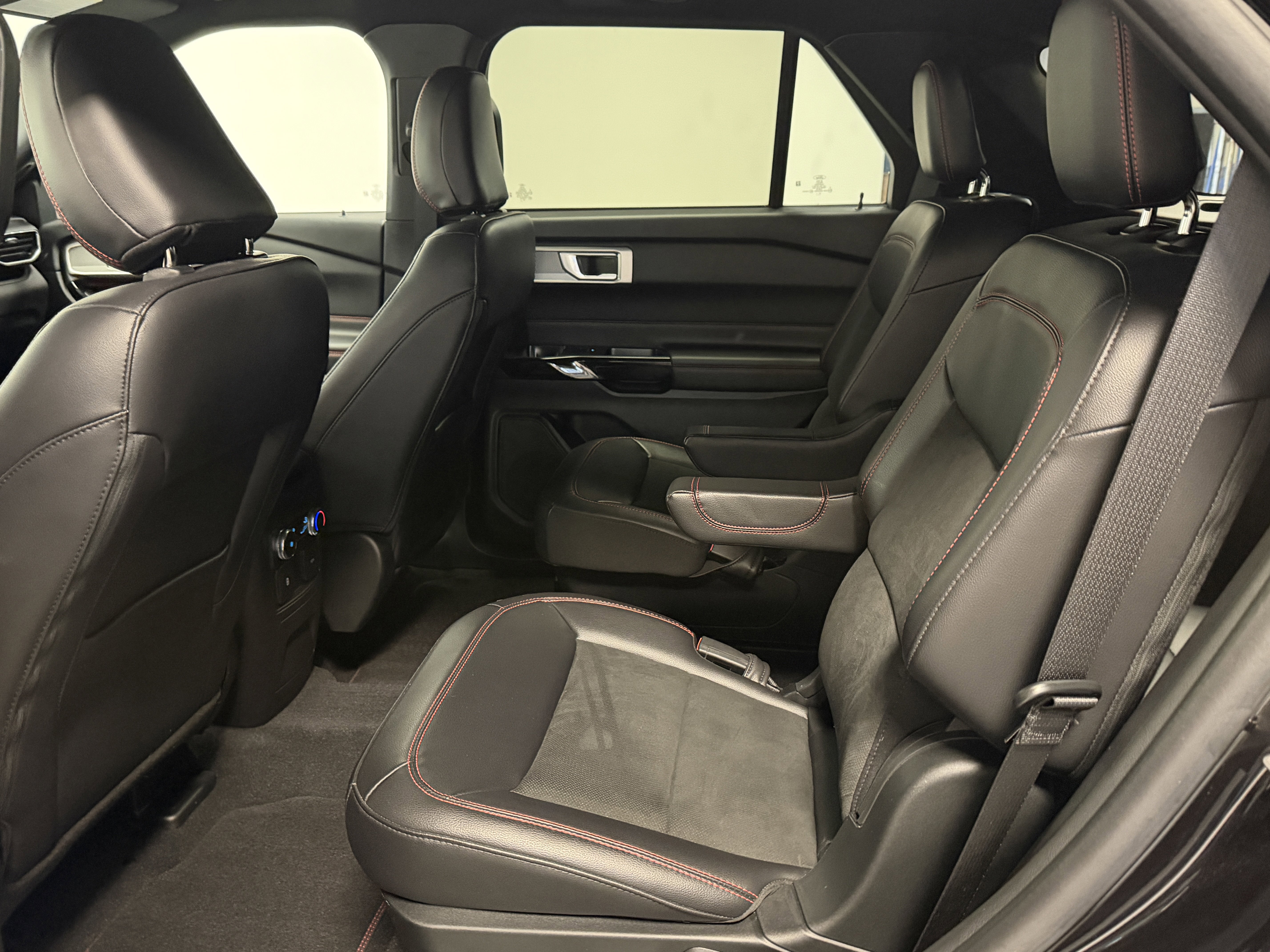 2024 Ford Explorer ST-Line