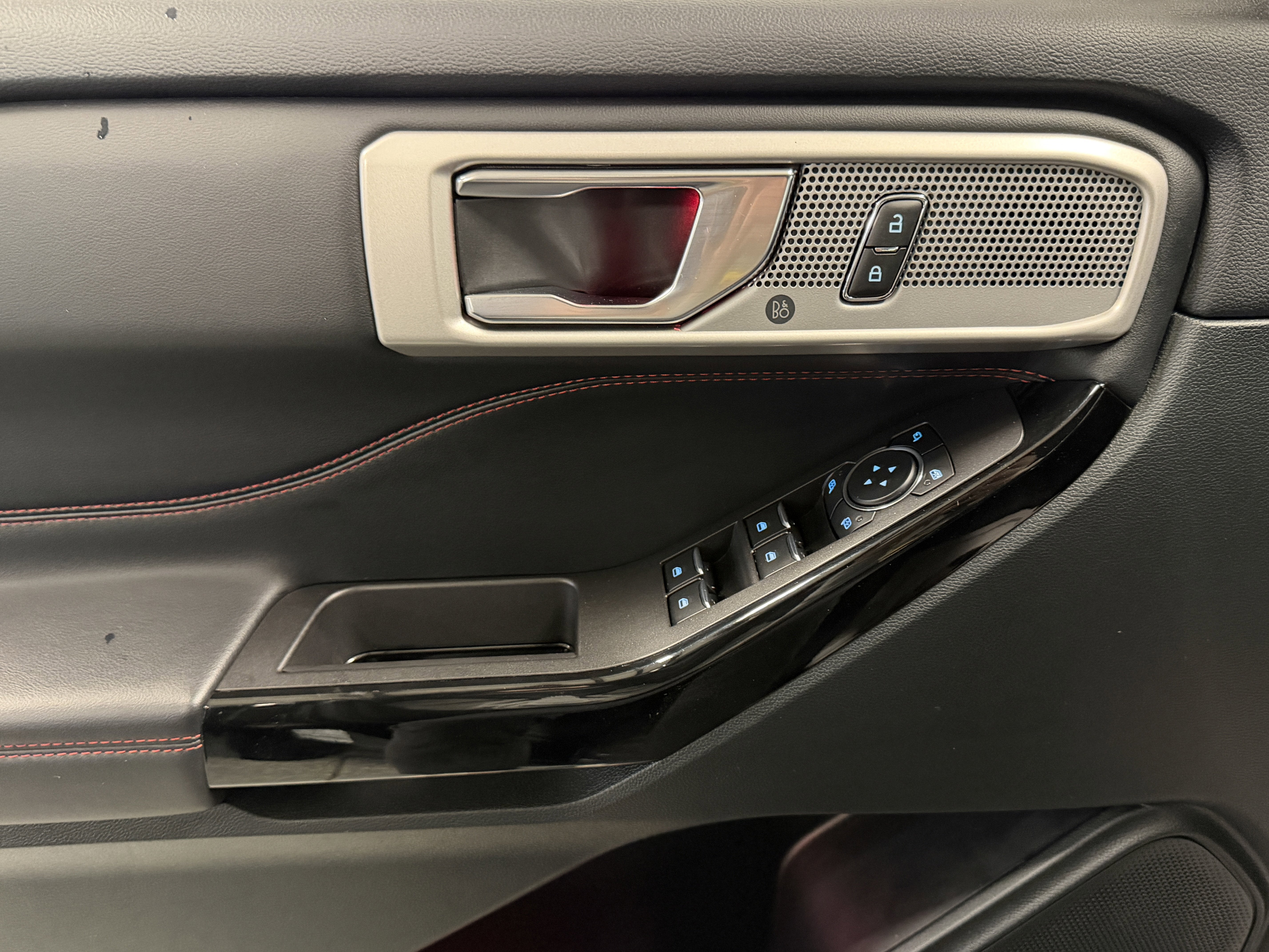 2024 Ford Explorer ST-Line