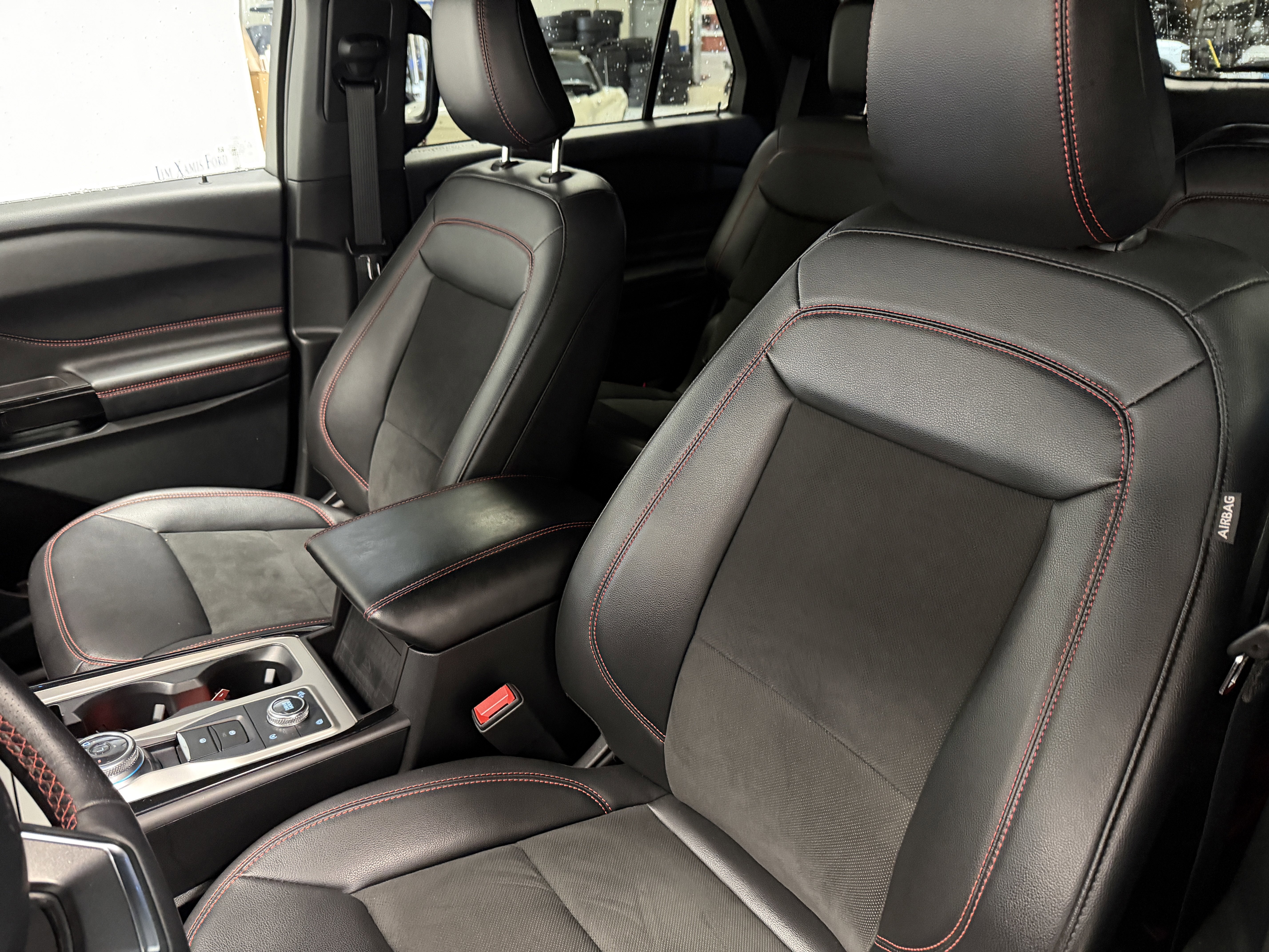 2024 Ford Explorer ST-Line