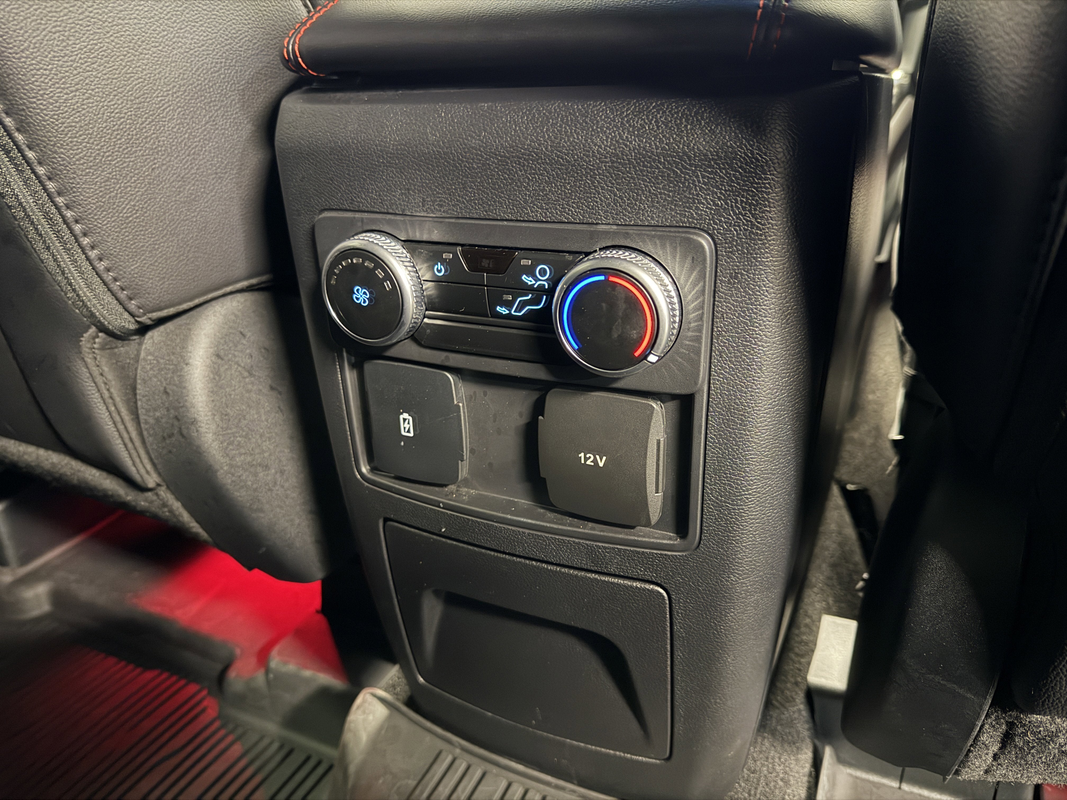 2024 Ford Explorer ST-Line