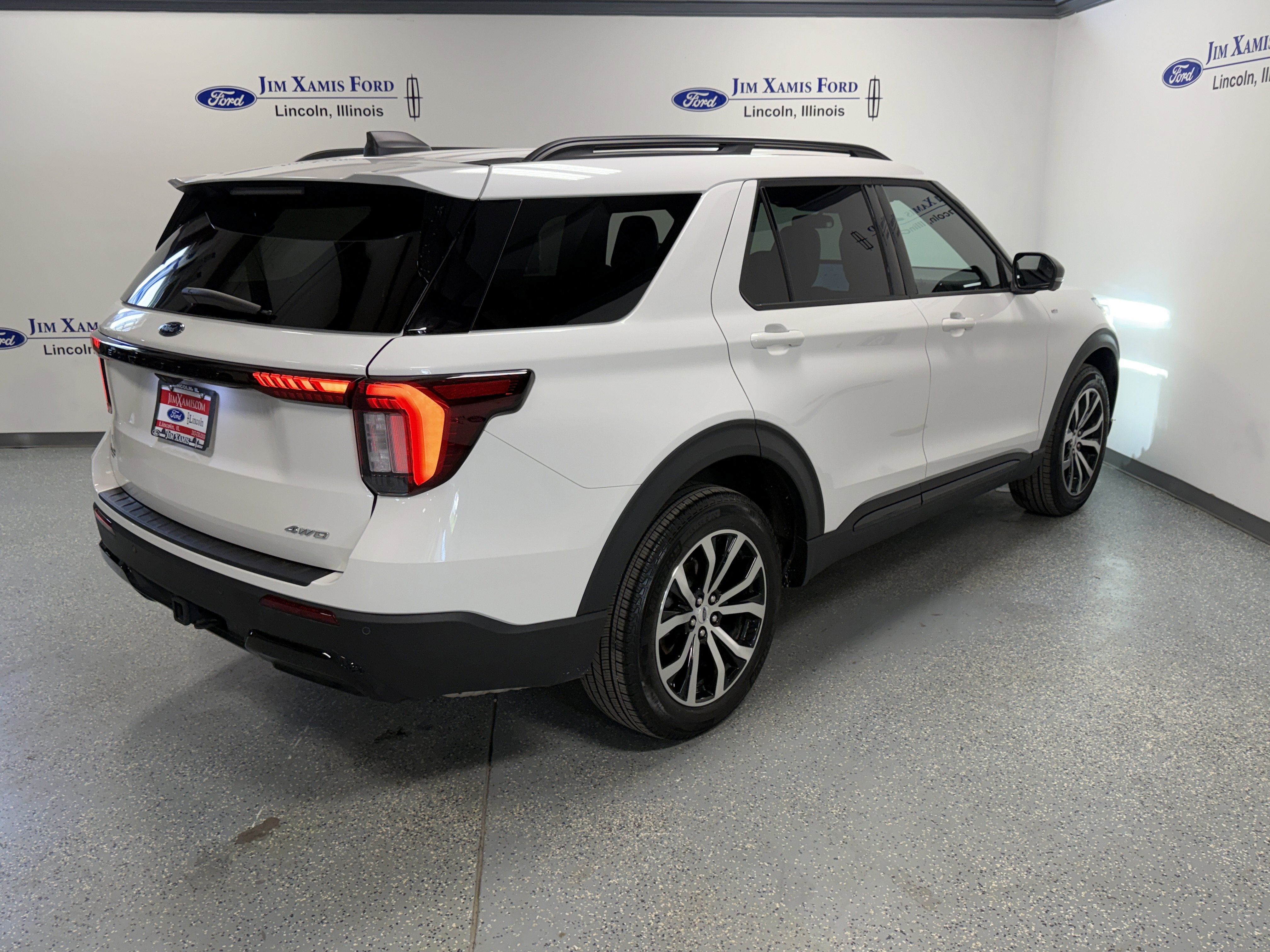 2025 Ford Explorer ST-Line