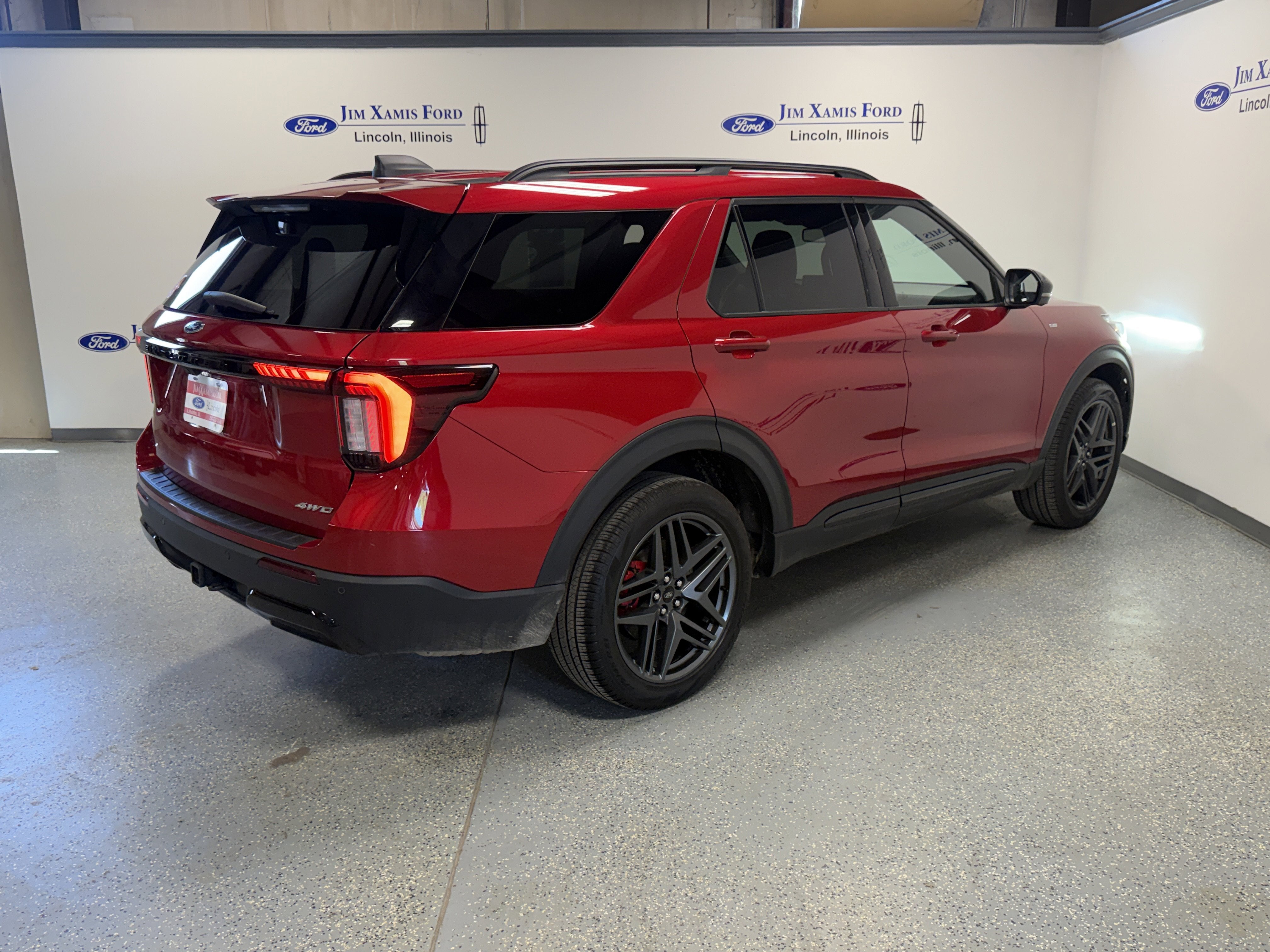 2025 Ford Explorer ST-Line