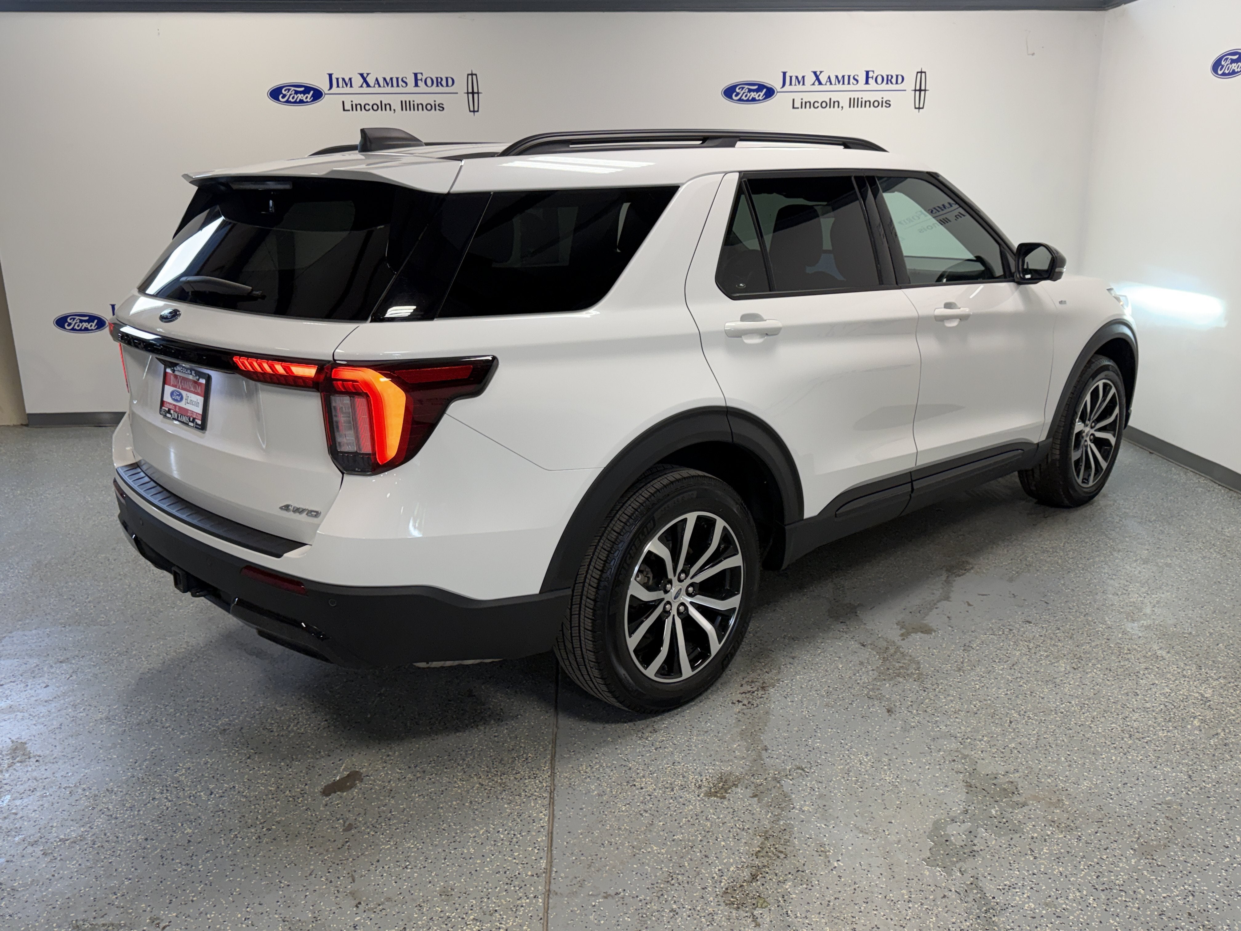 2025 Ford Explorer ST-Line