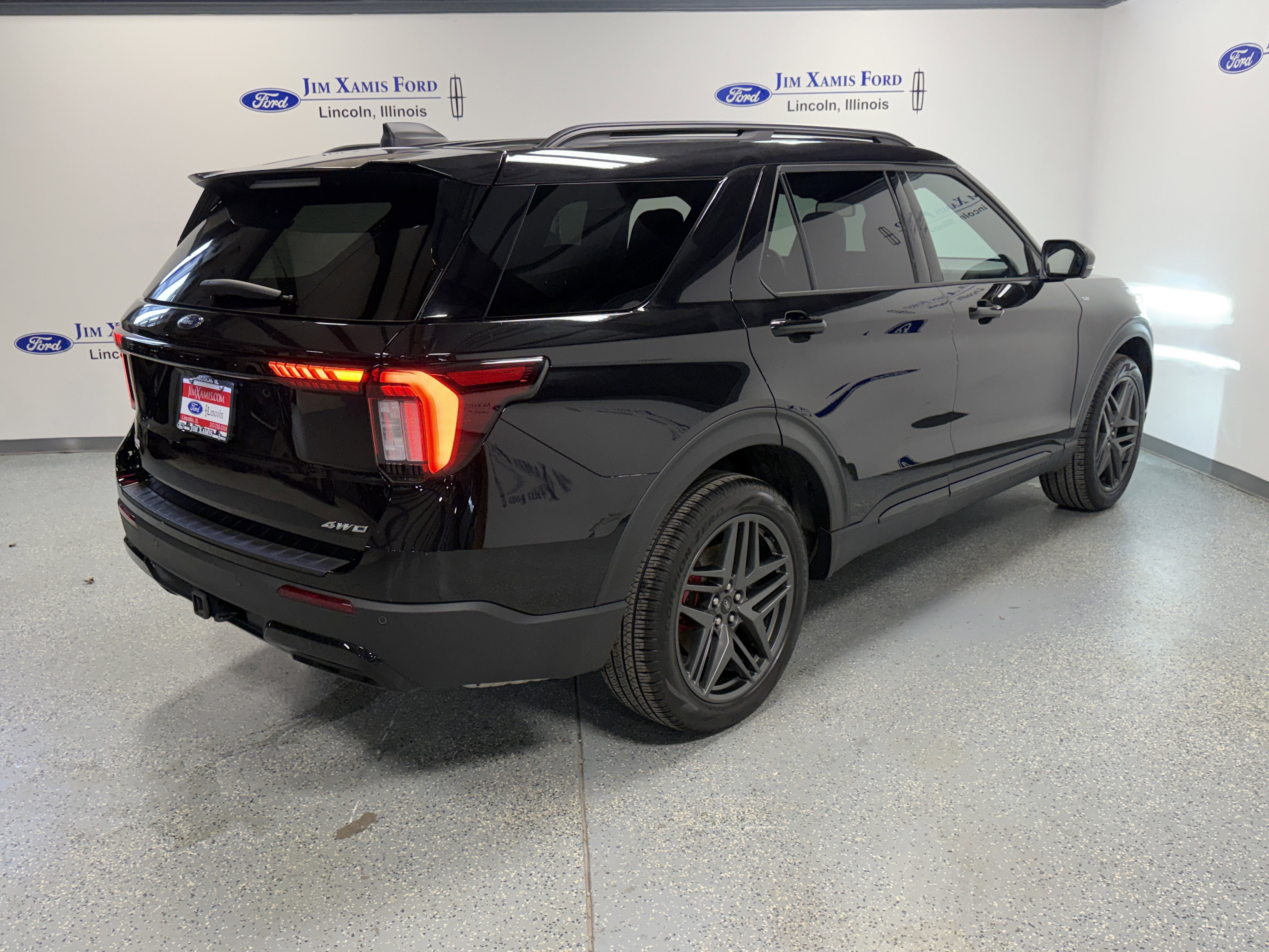 2025 Ford Explorer ST-Line