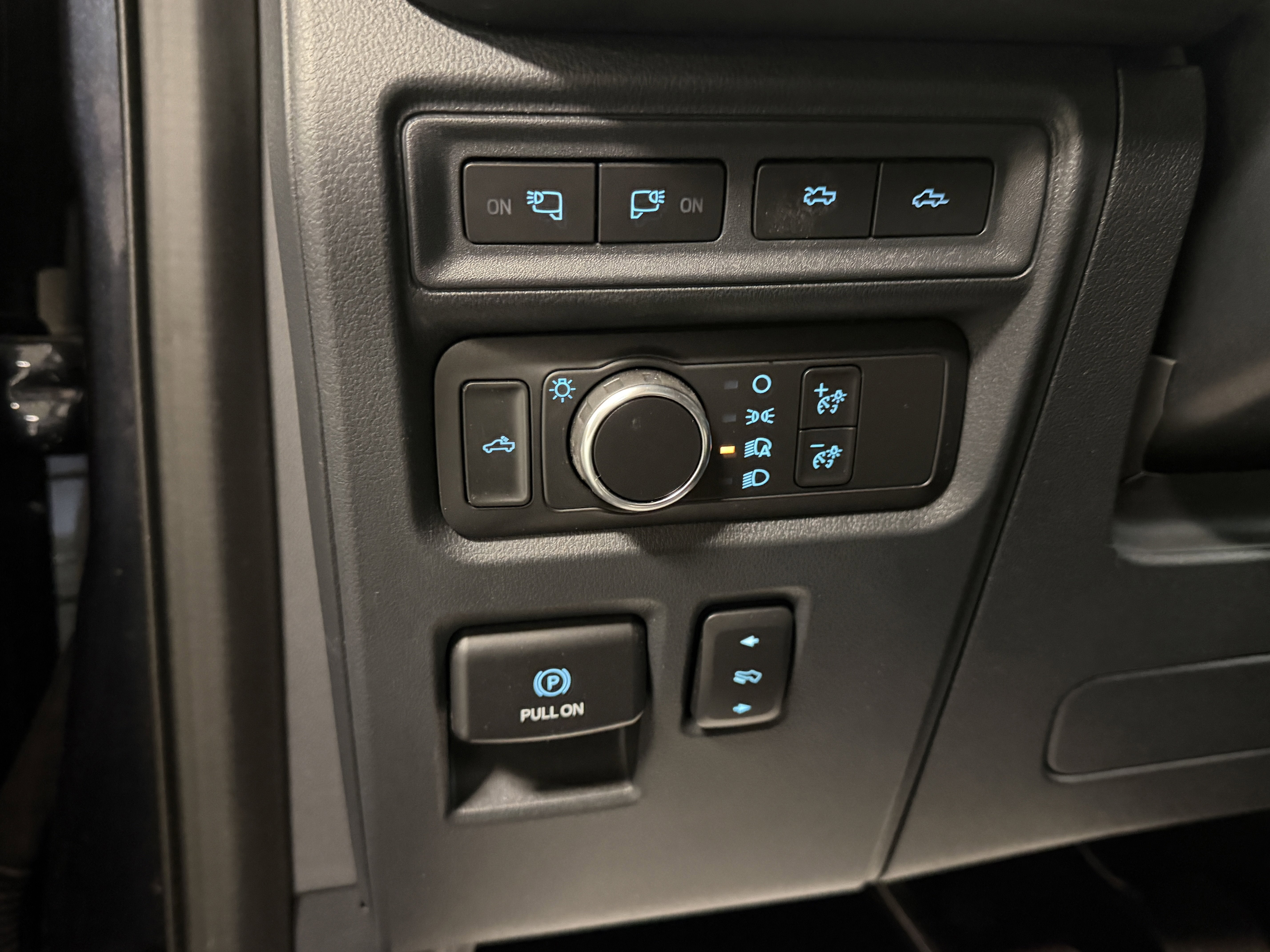 2022 Ford F-150 Lightning Platinum