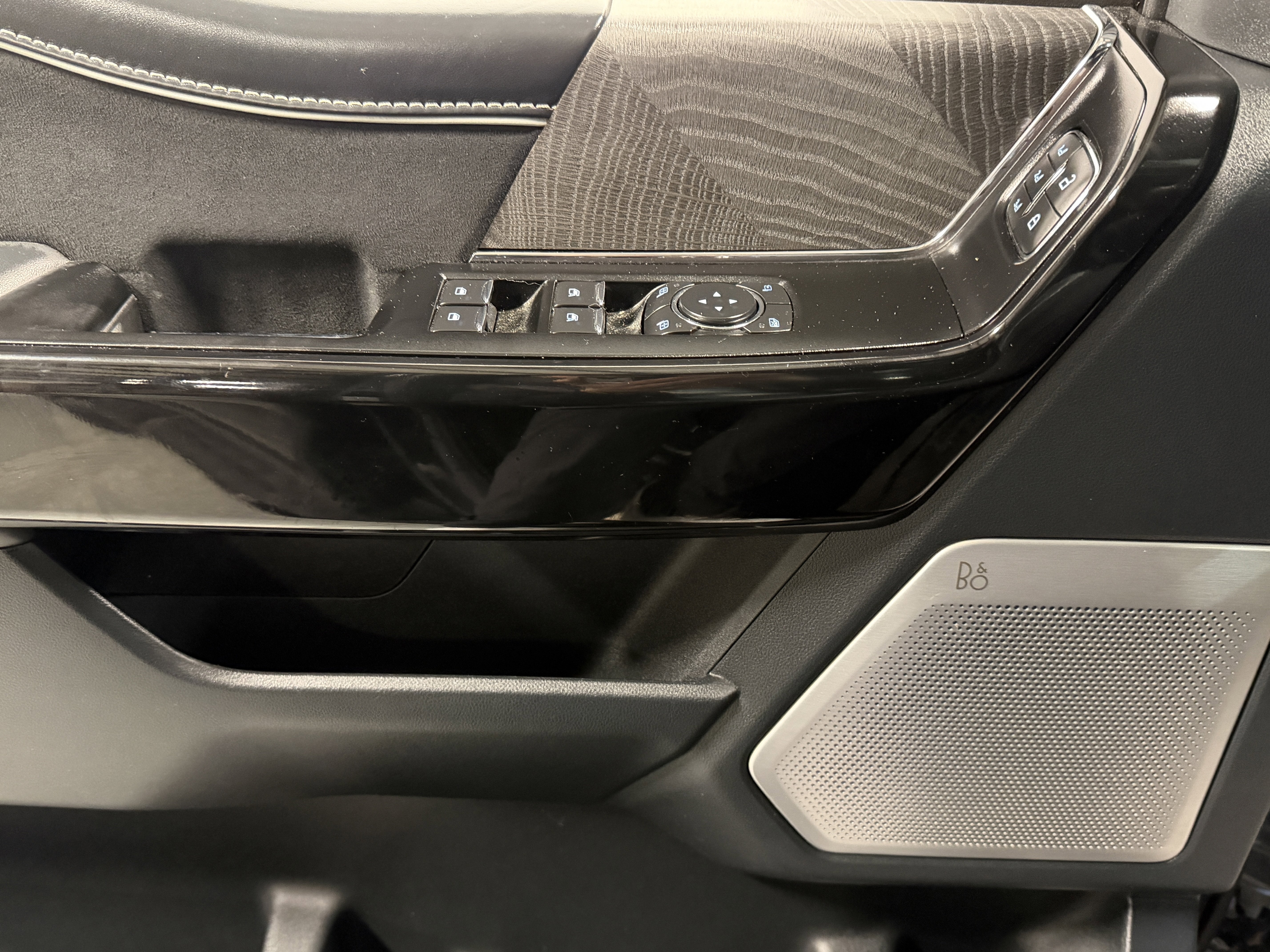 2022 Ford F-150 Lightning Platinum