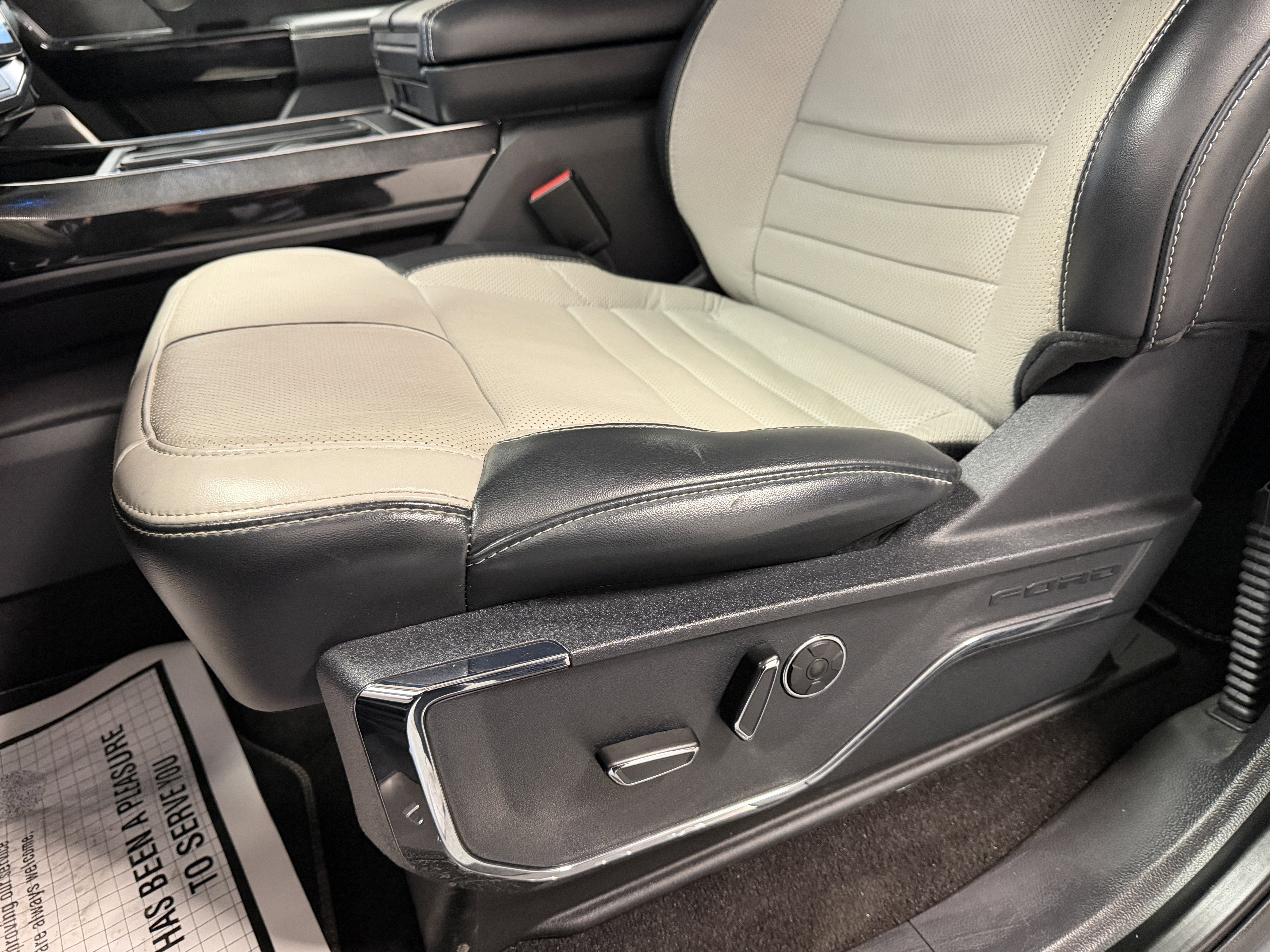 2022 Ford F-150 Lightning Platinum