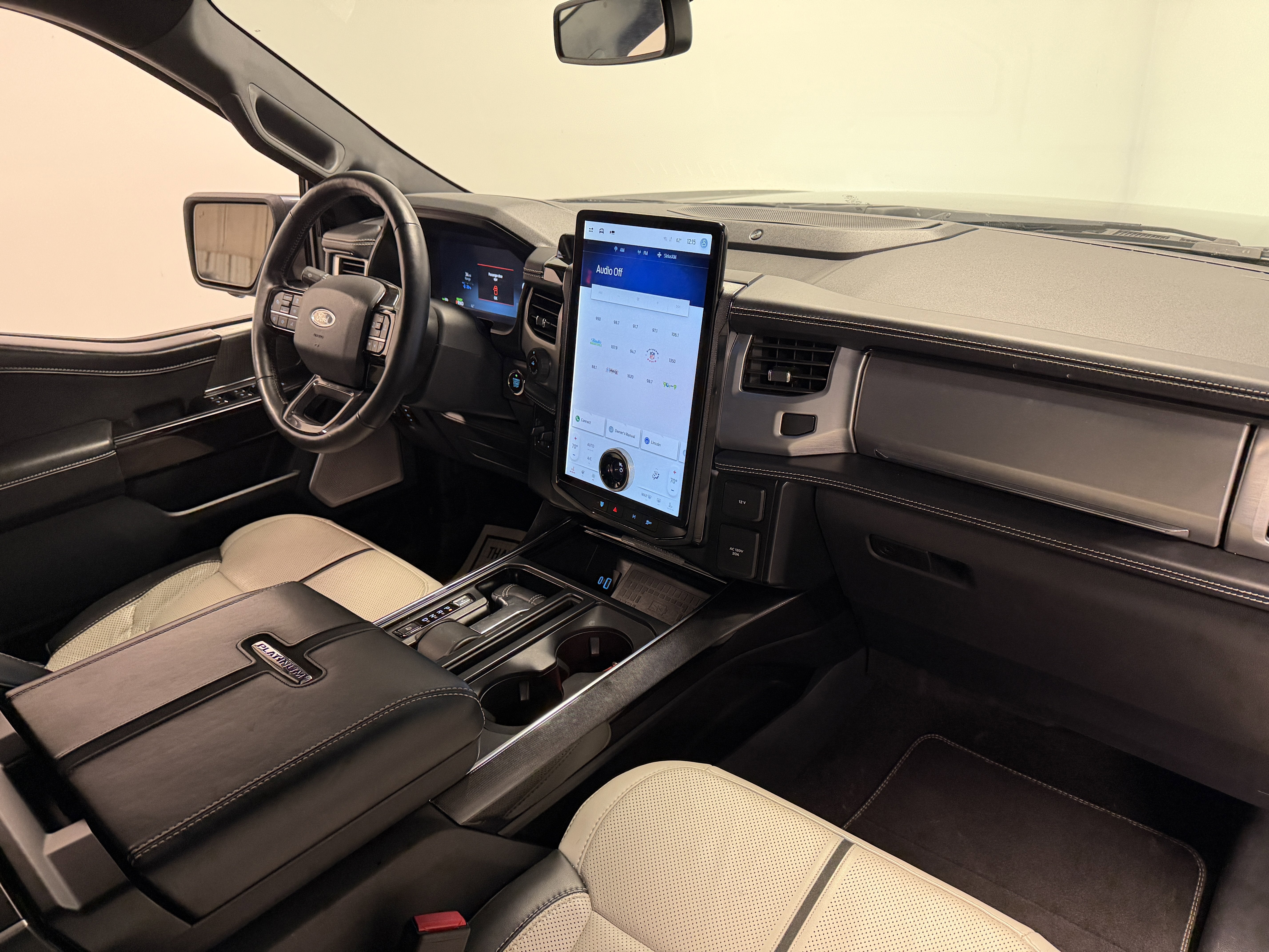 2022 Ford F-150 Lightning Platinum