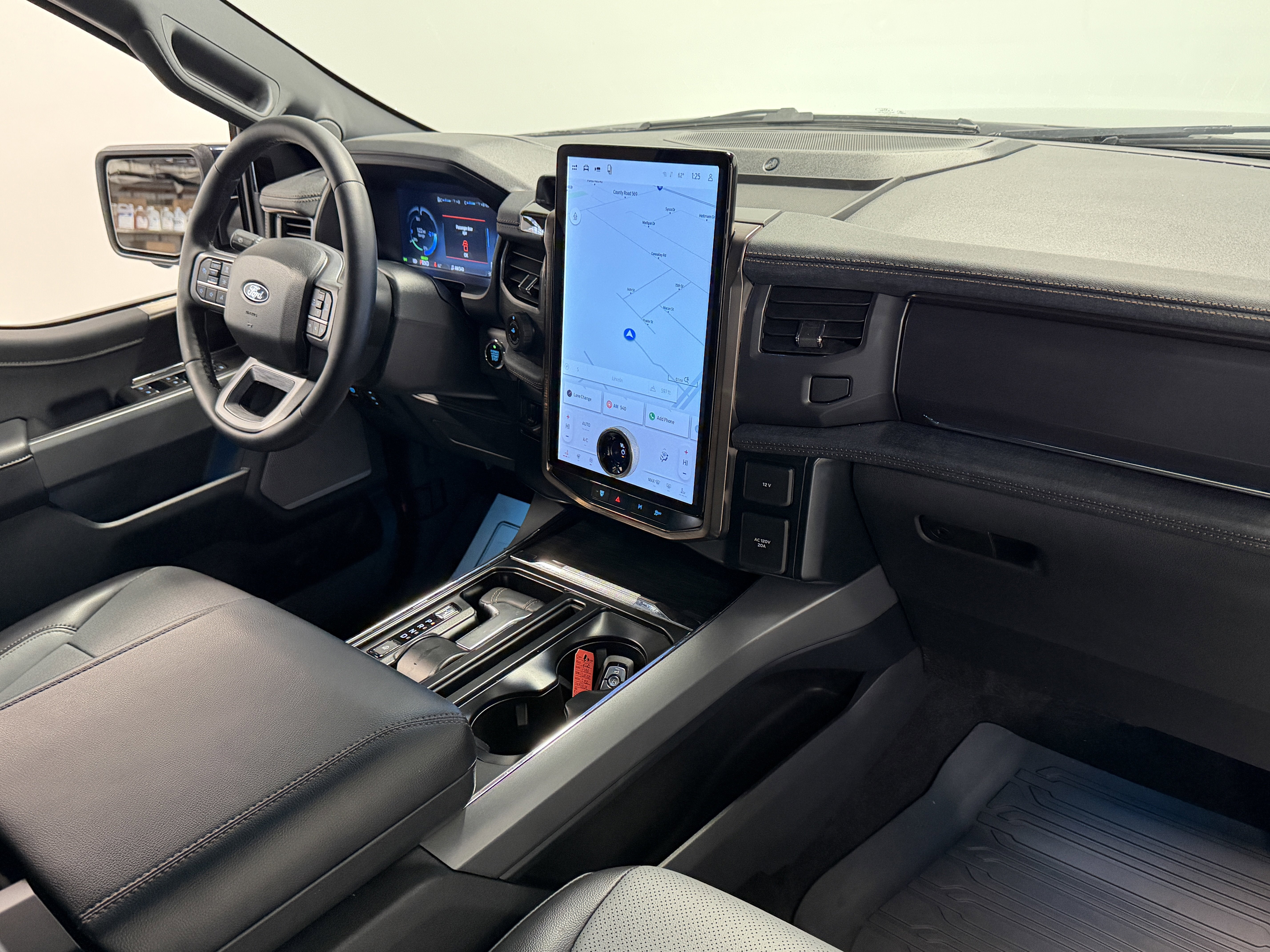 2025 Ford F-150 Lightning LARIAT