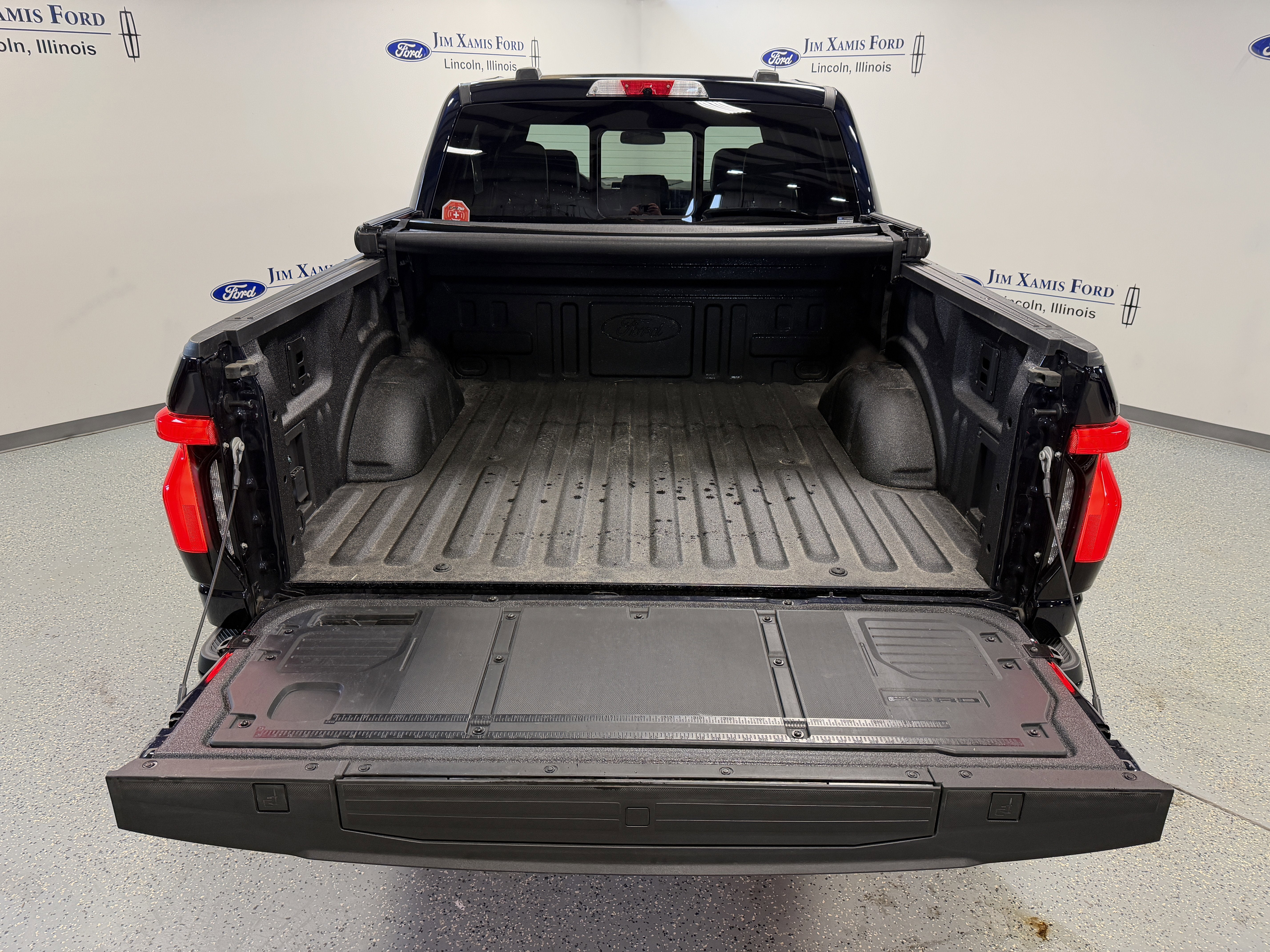 2025 Ford F-150 Lightning LARIAT