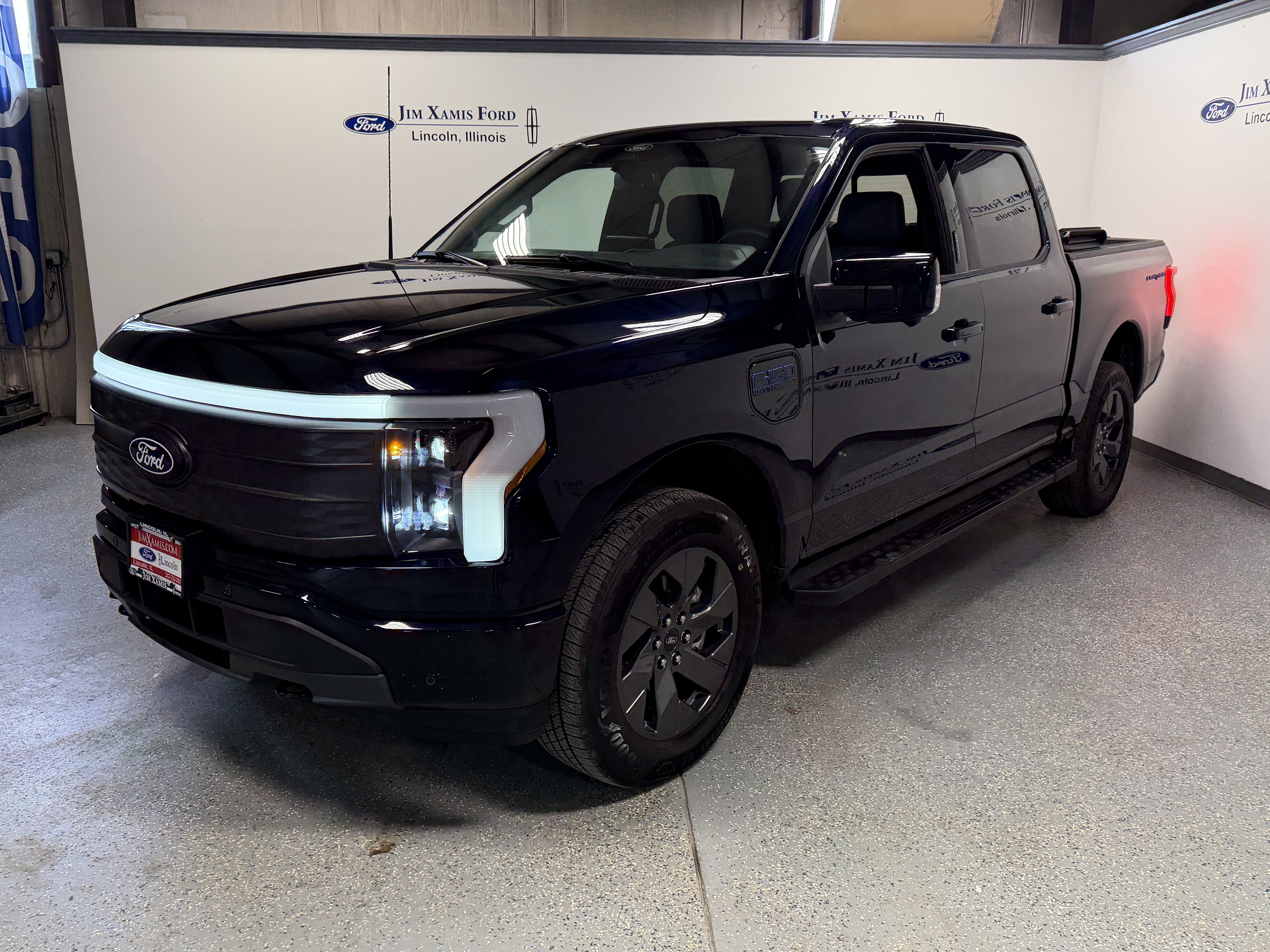 2025 Ford F-150 Lightning LARIAT