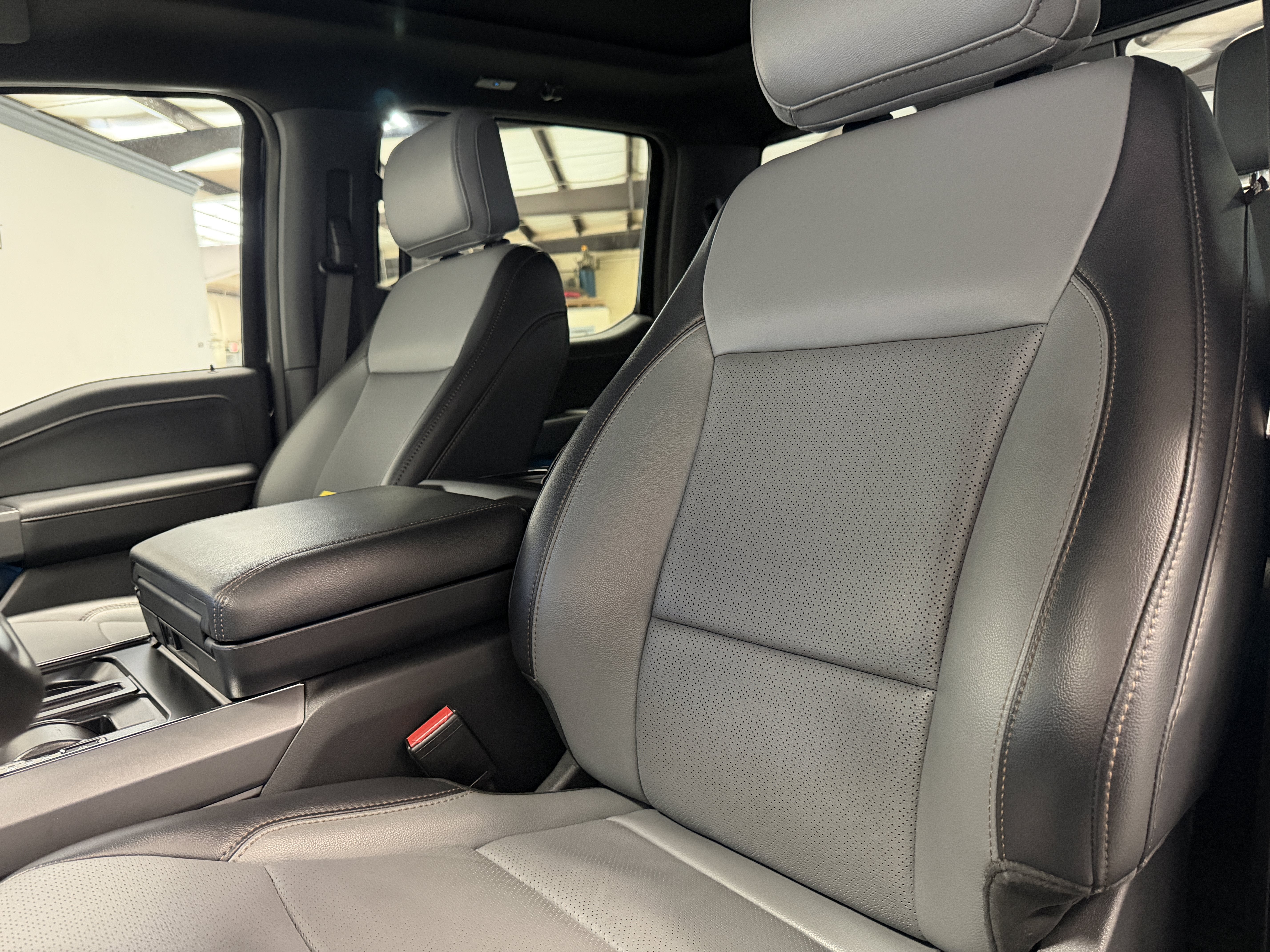 2025 Ford F-150 Lightning LARIAT