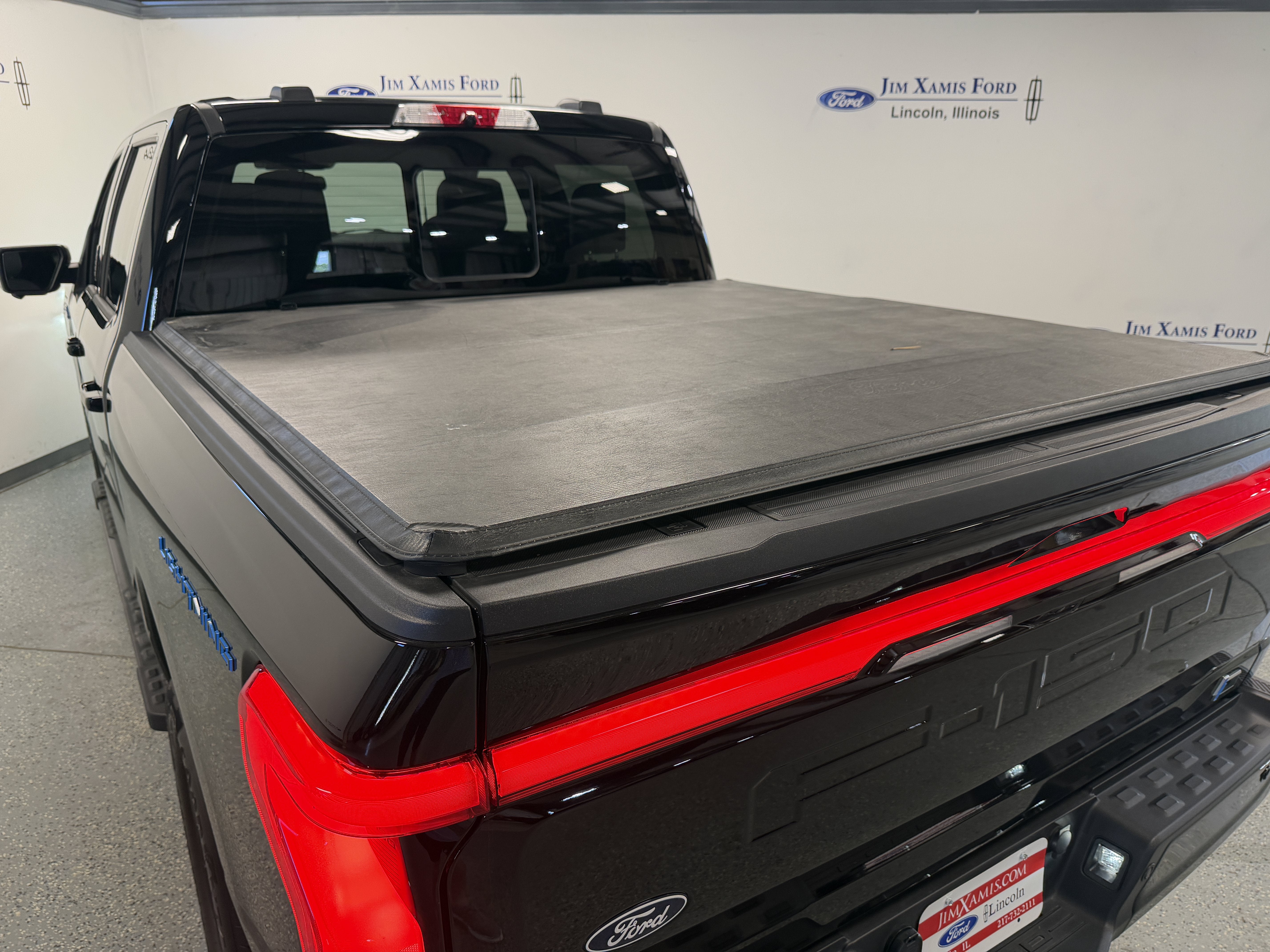 2025 Ford F-150 Lightning LARIAT