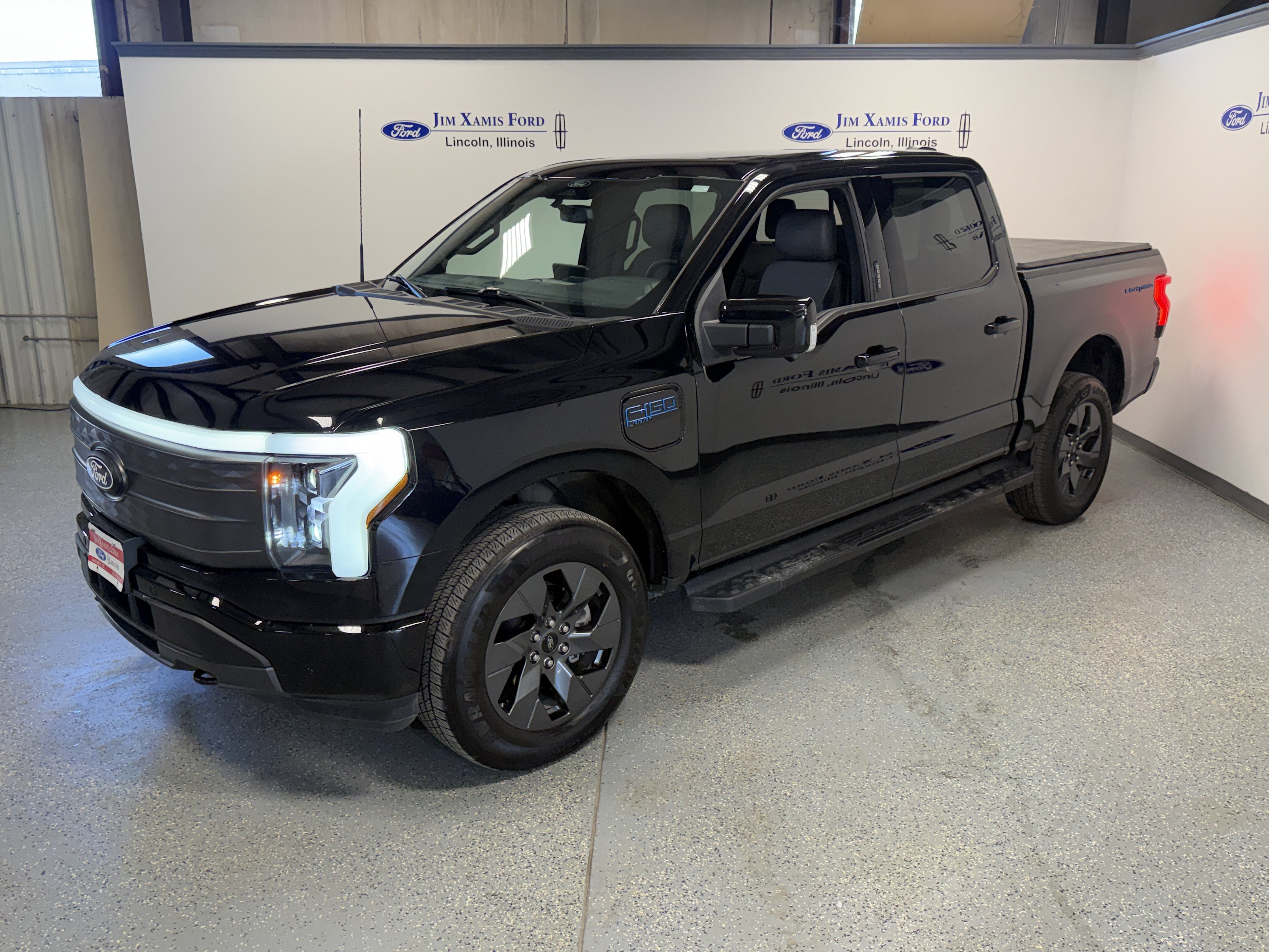 2025 Ford F-150 Lightning LARIAT