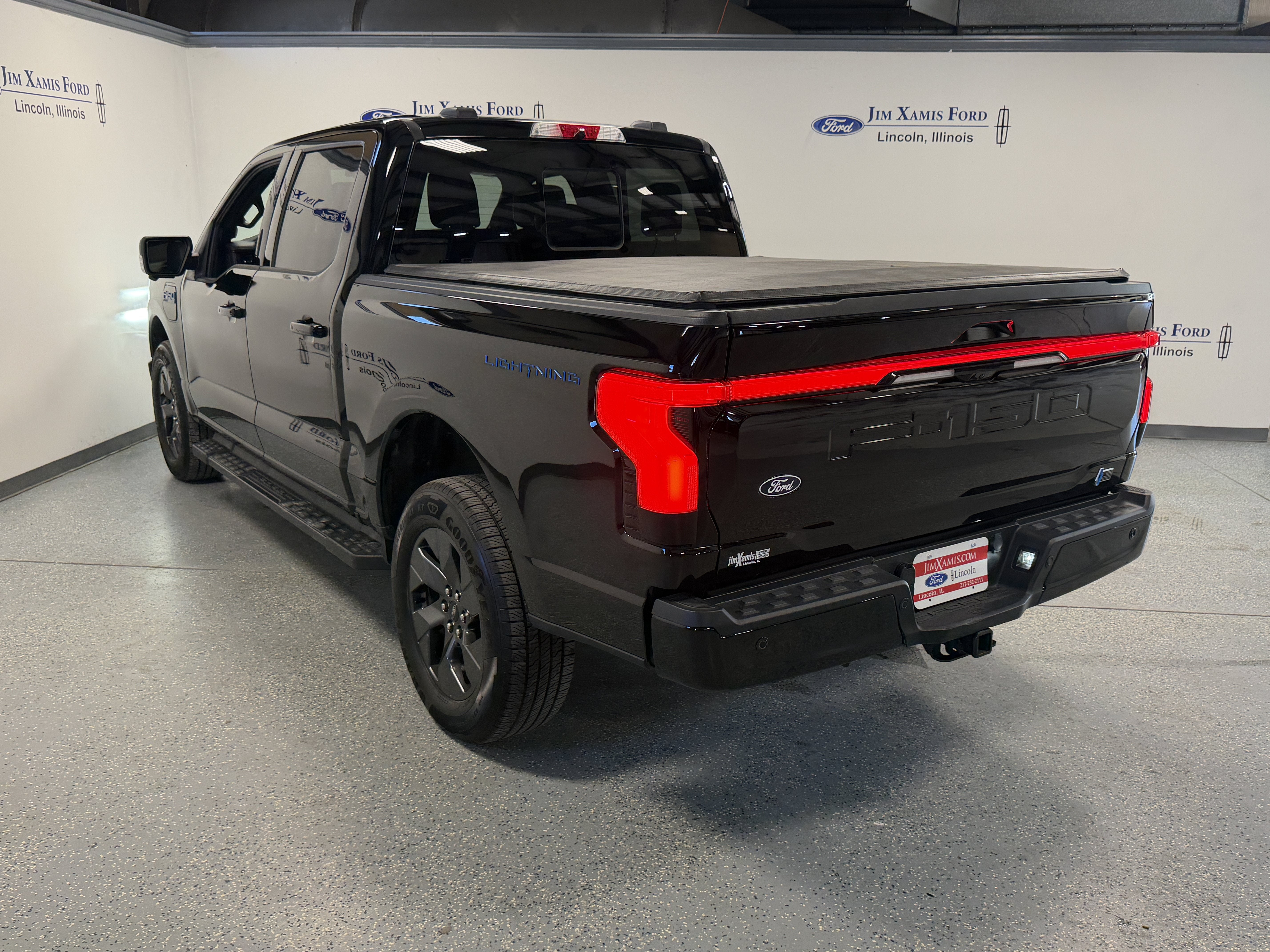 2025 Ford F-150 Lightning LARIAT