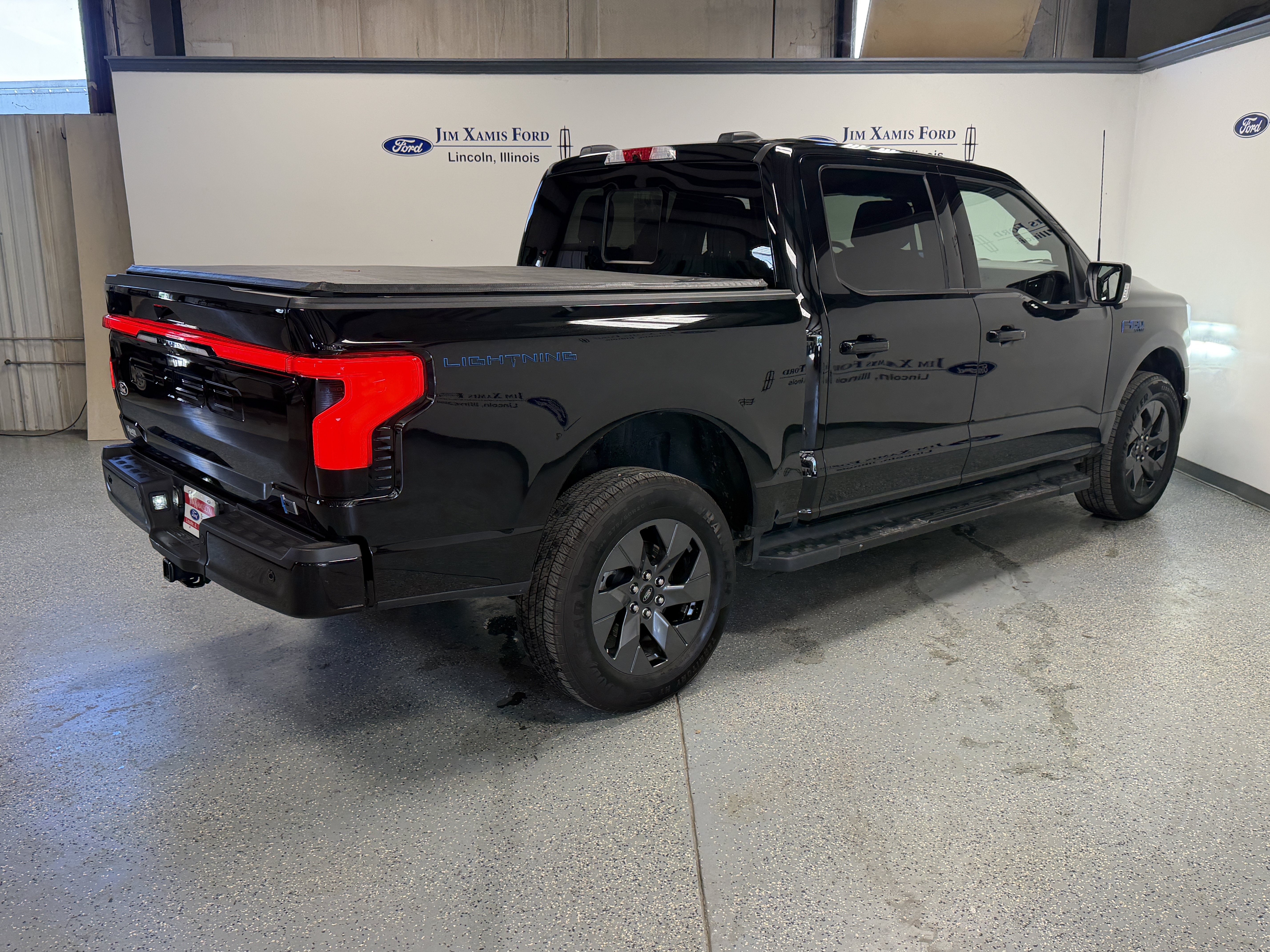2025 Ford F-150 Lightning LARIAT