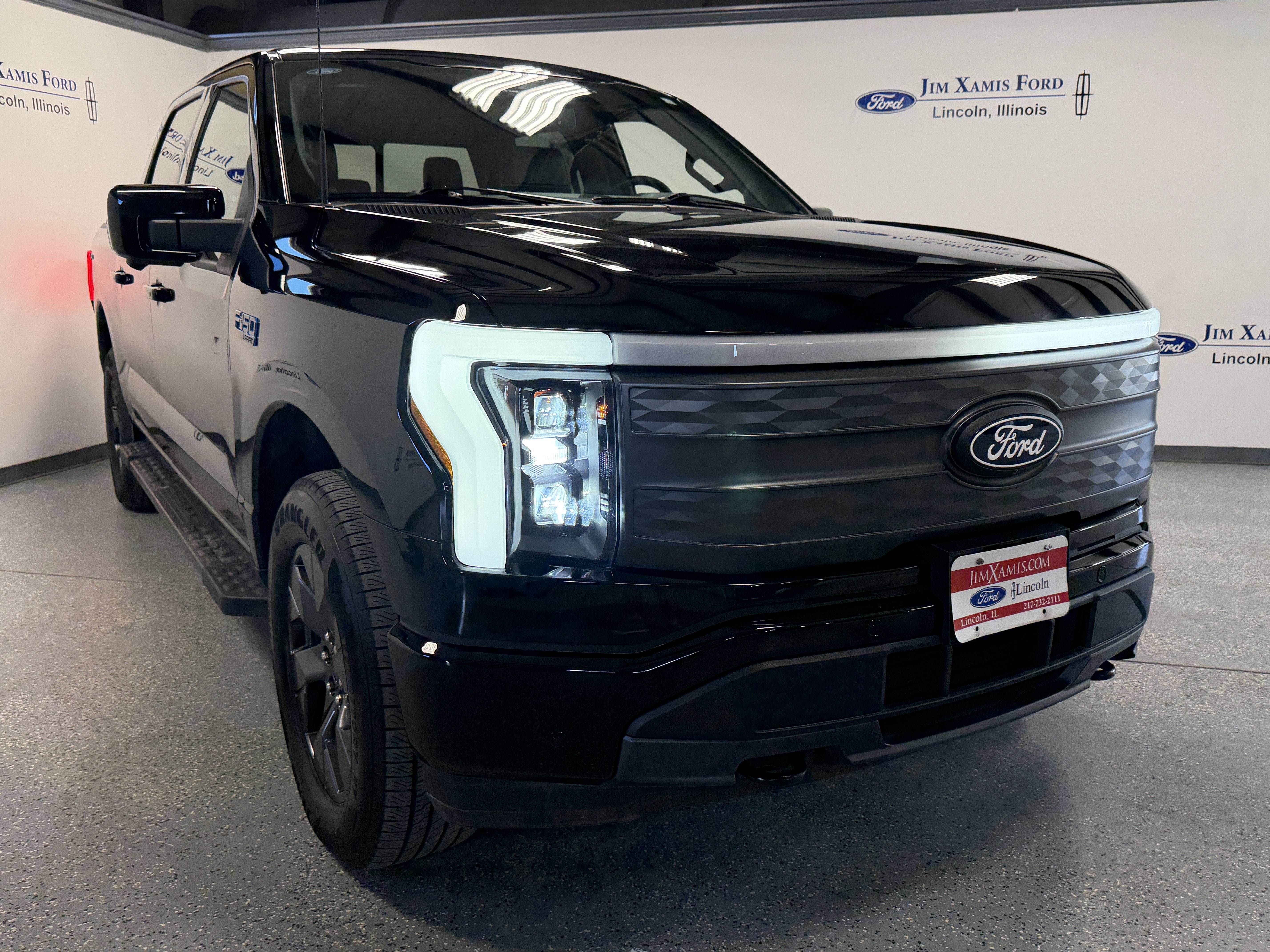 2025 Ford F-150 Lightning LARIAT