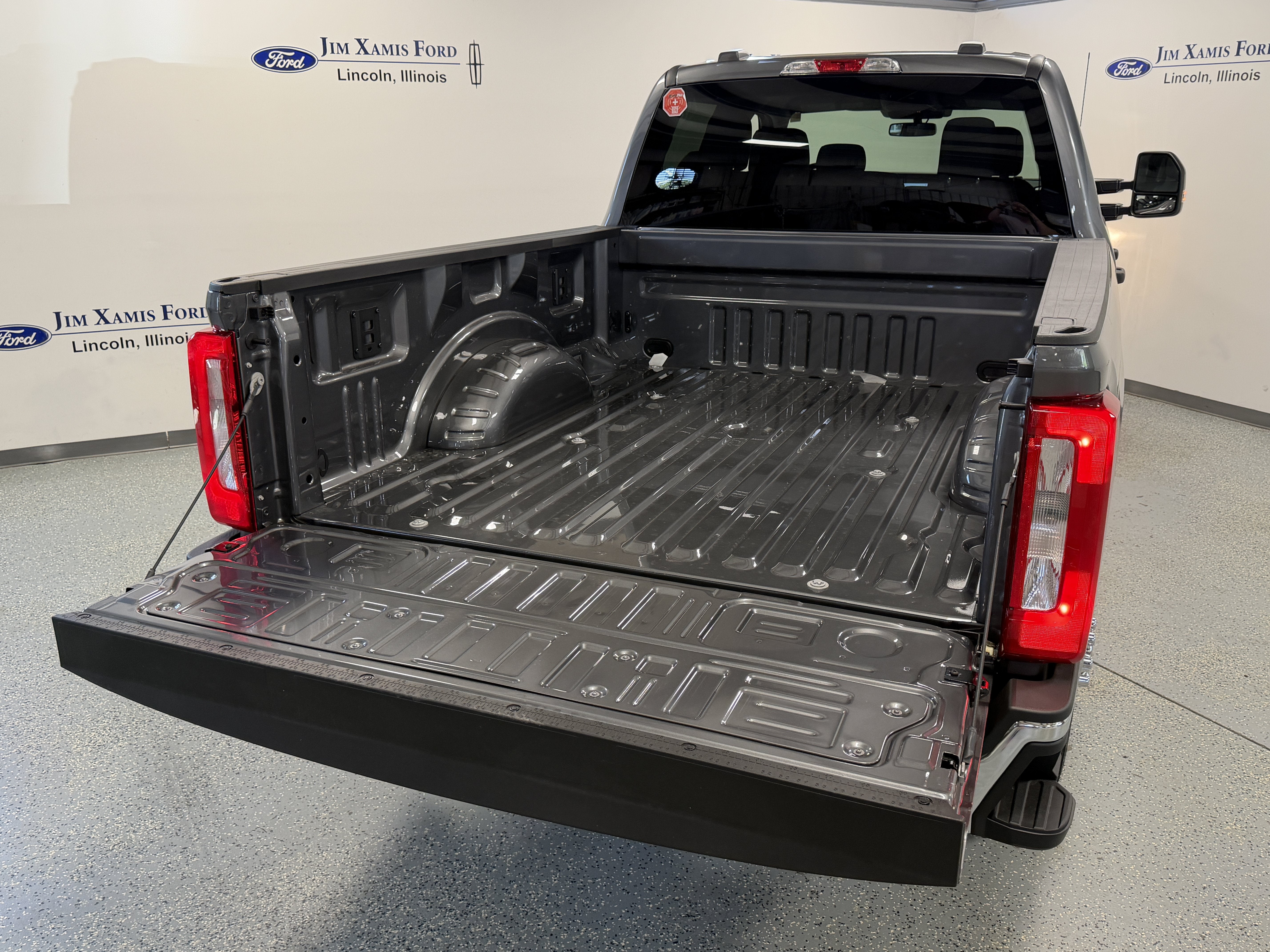 2027 Ford Super Duty F-250 SRW XLT