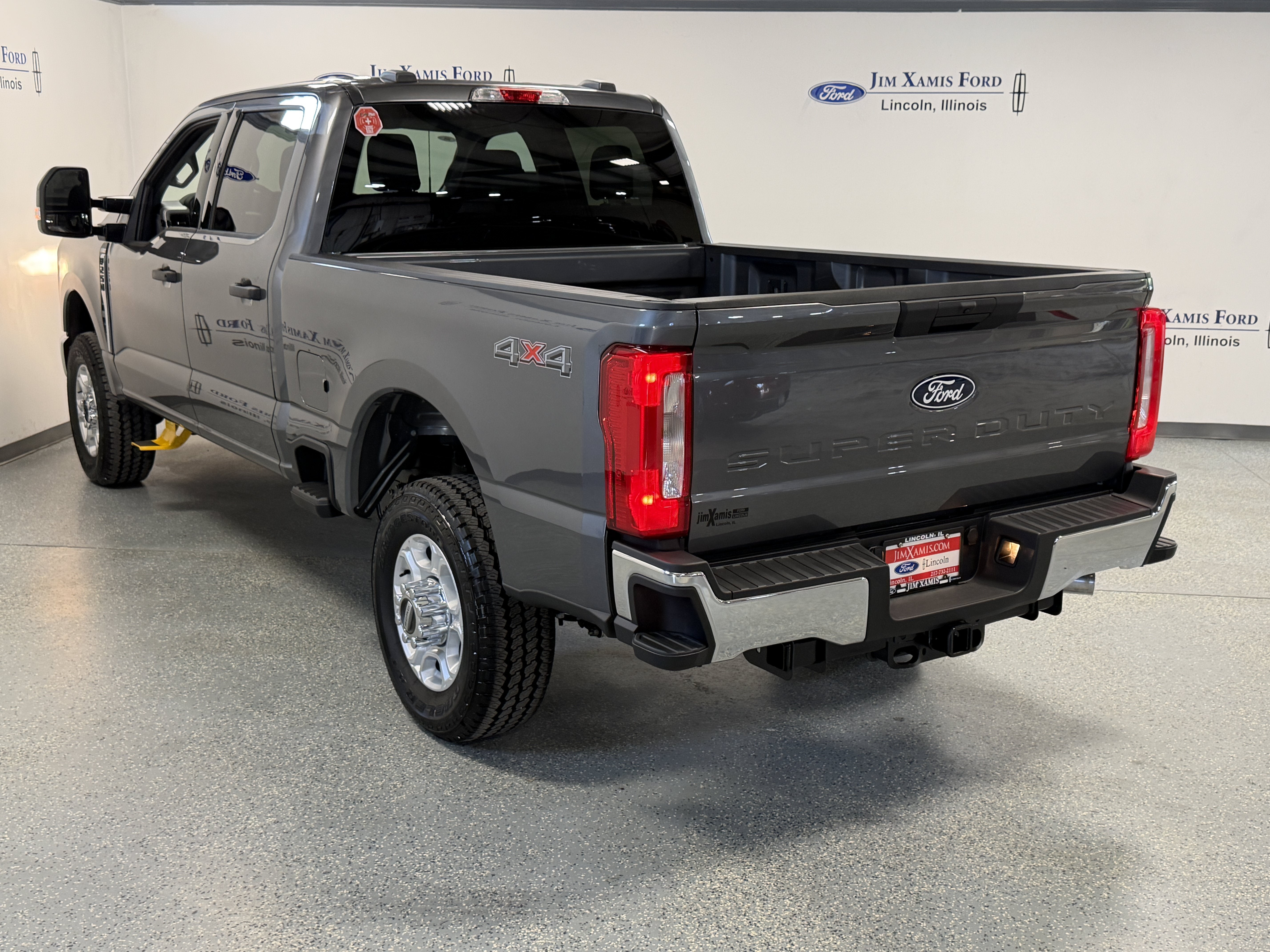 2027 Ford Super Duty F-250 SRW XLT