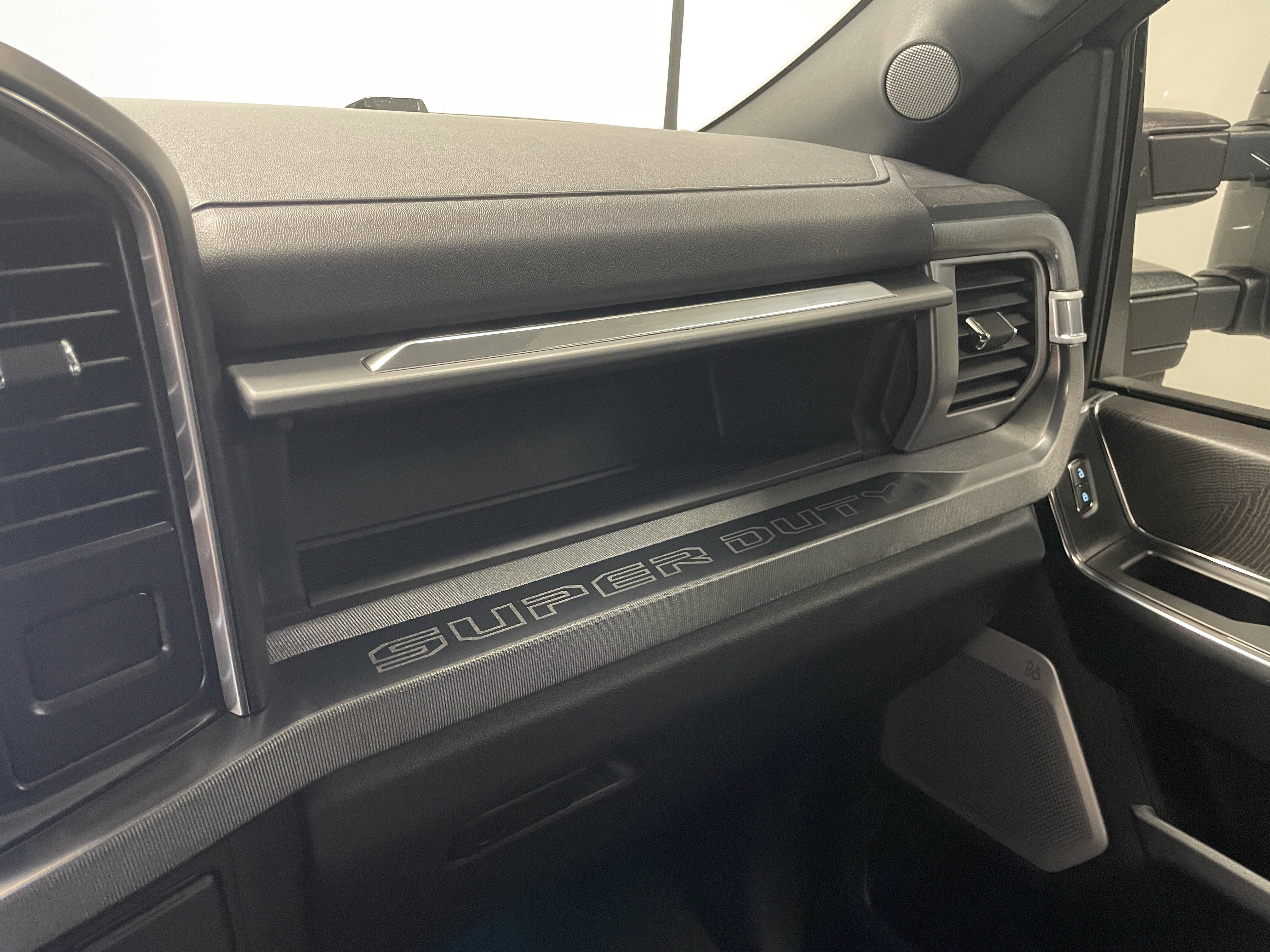 2025 Ford Super Duty F-250 SRW Platinum