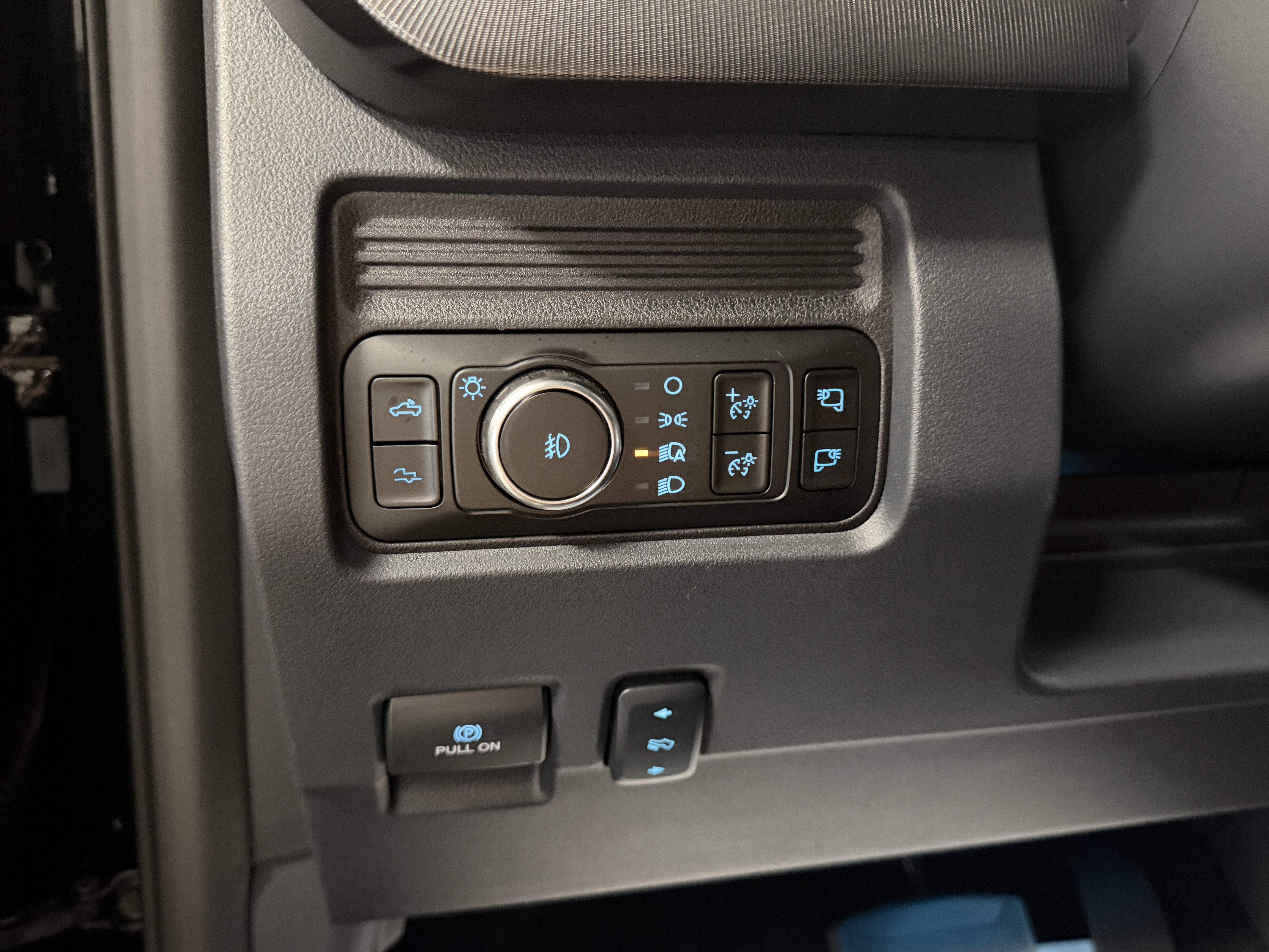 2027 Ford Super Duty F-350 SRW Platinum