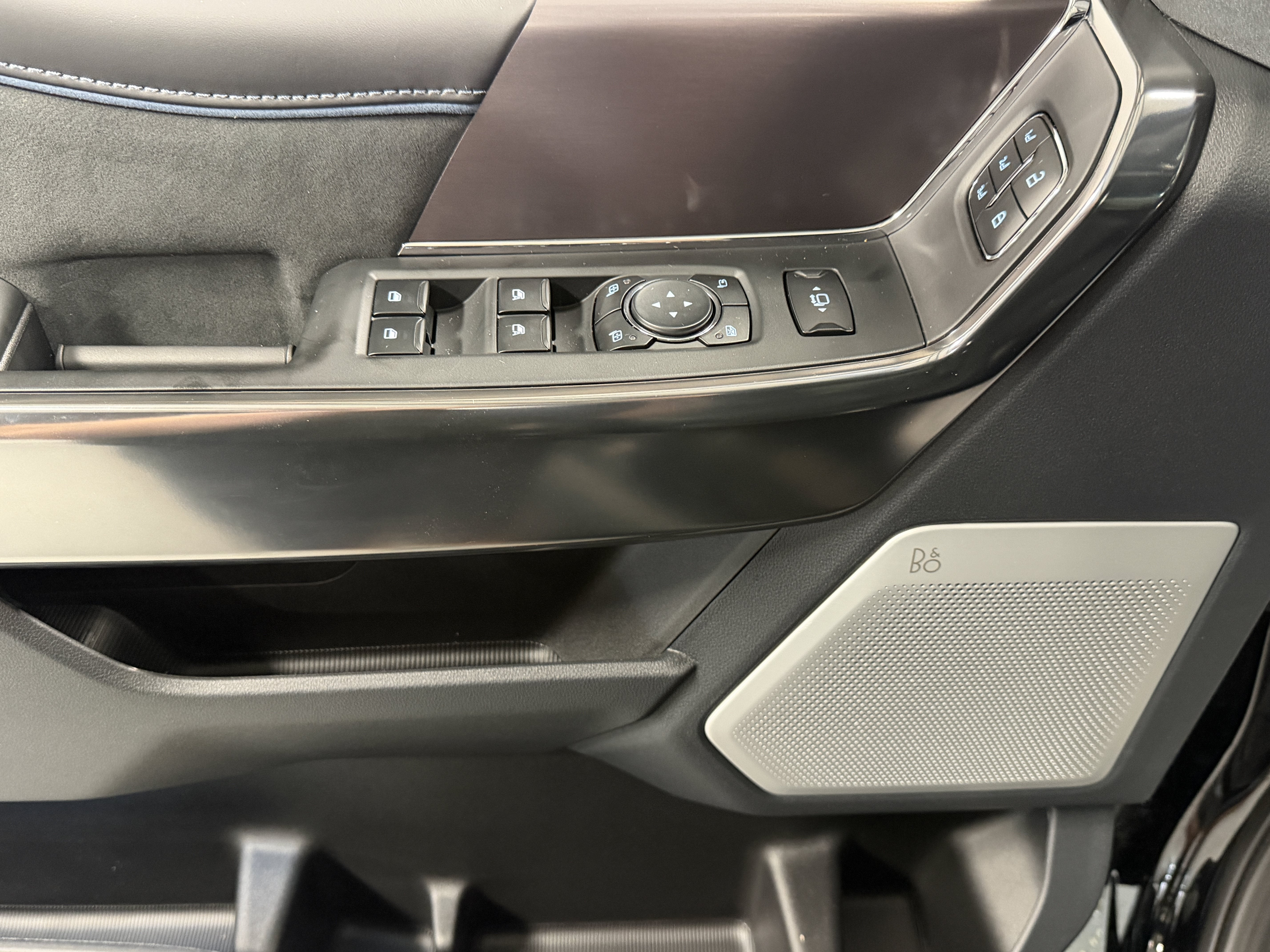 2027 Ford Super Duty F-350 SRW Platinum