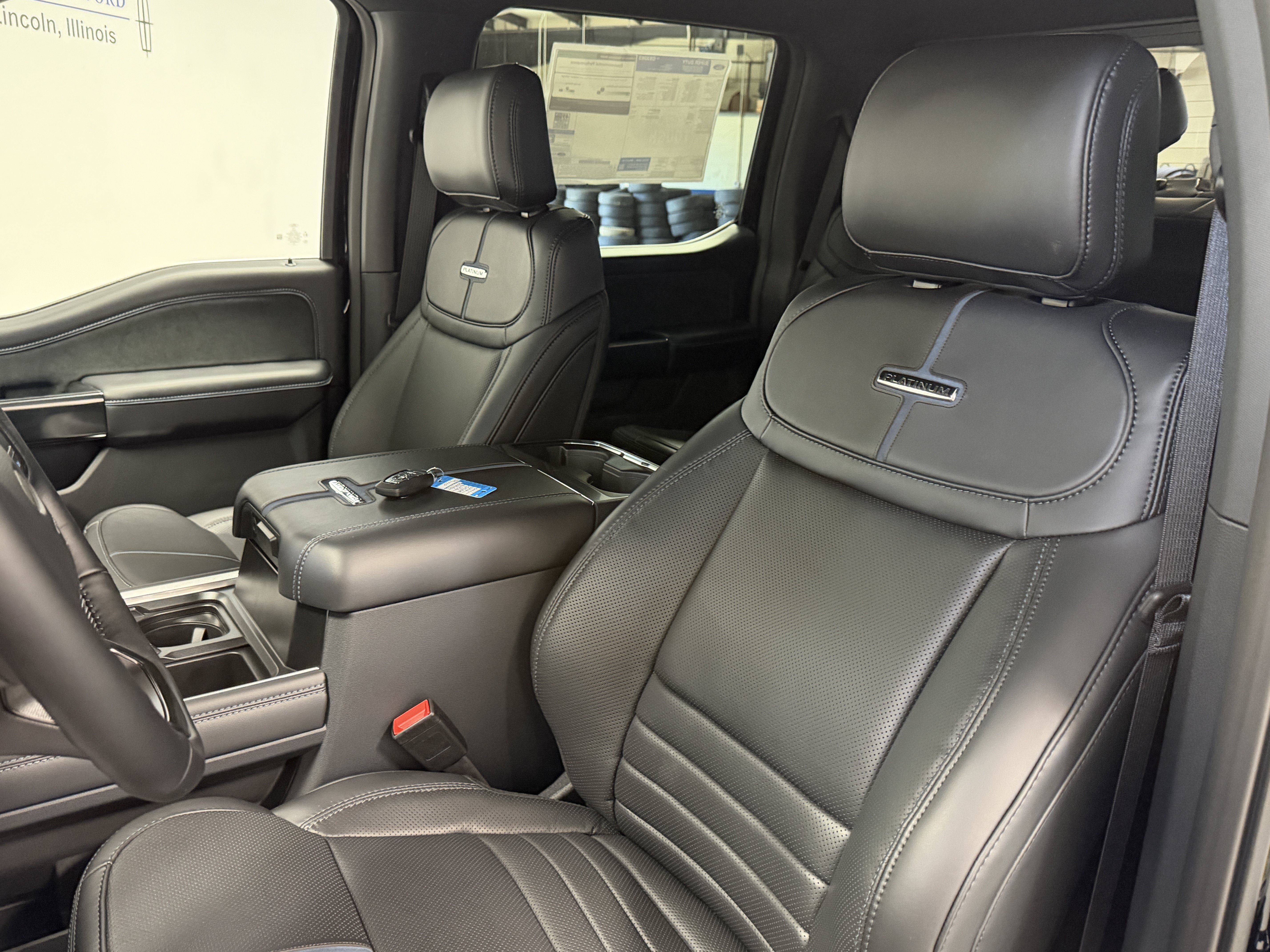 2027 Ford Super Duty F-350 SRW Platinum