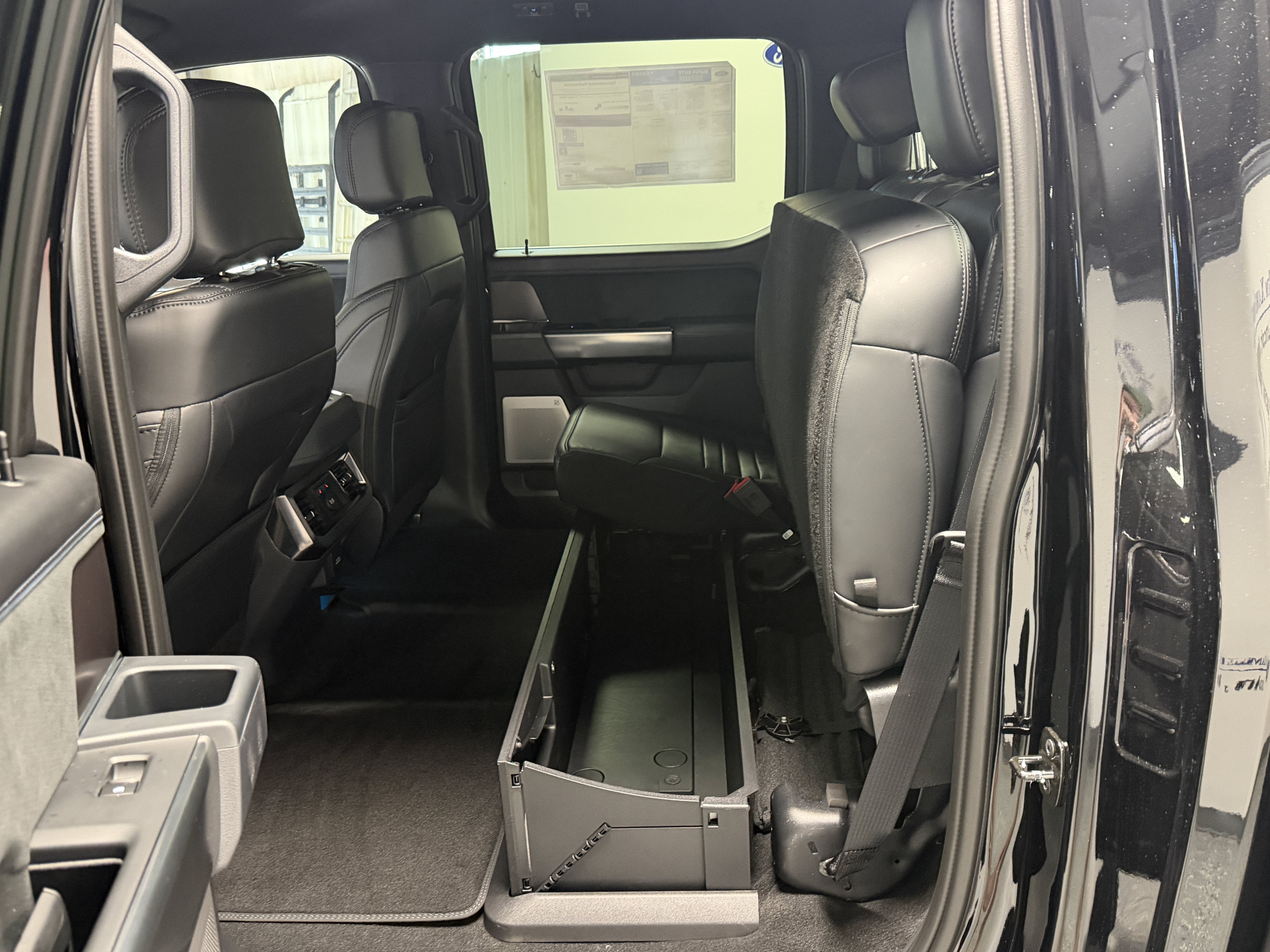 2027 Ford Super Duty F-350 SRW Platinum