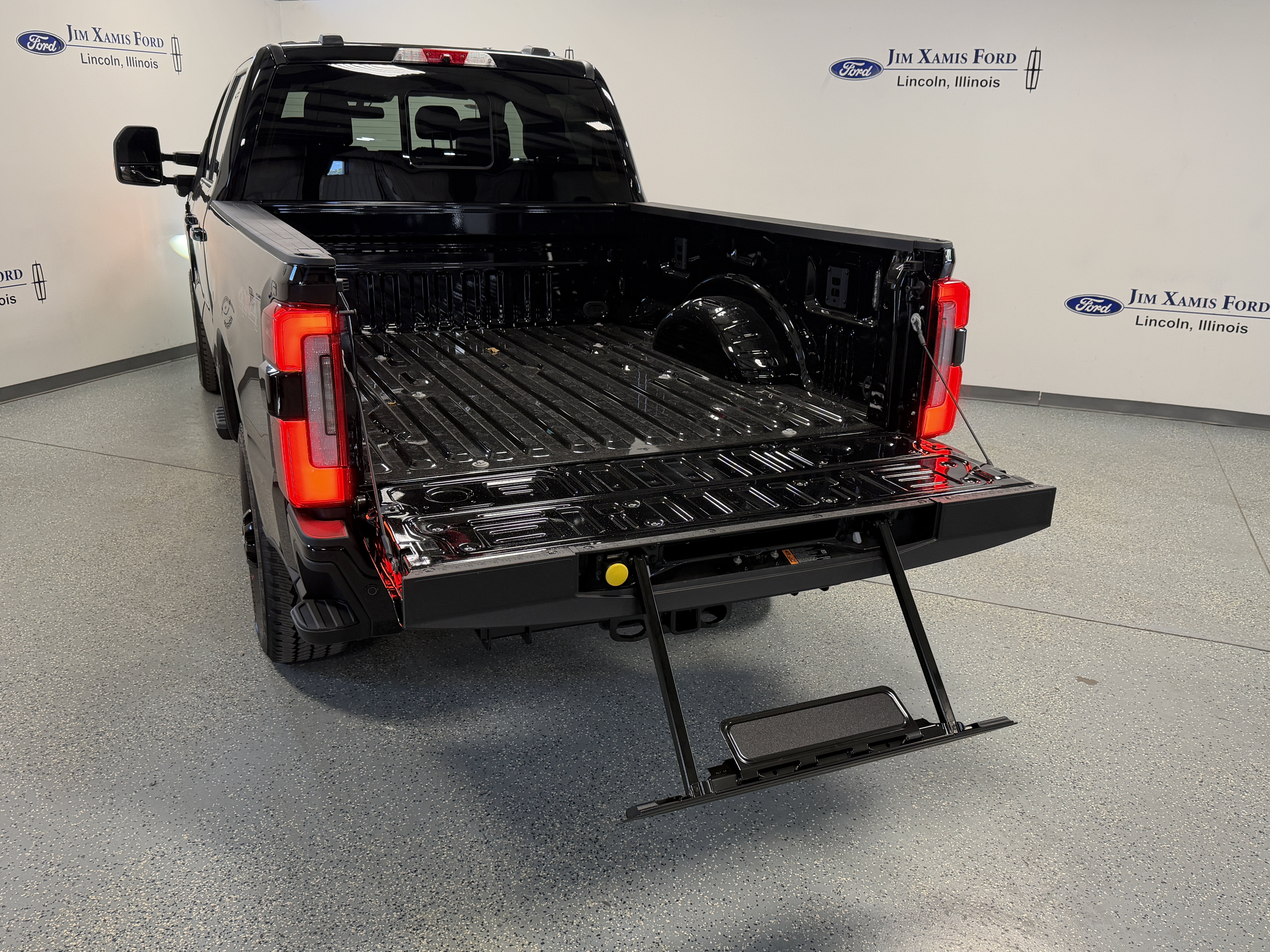 2027 Ford Super Duty F-350 SRW Platinum