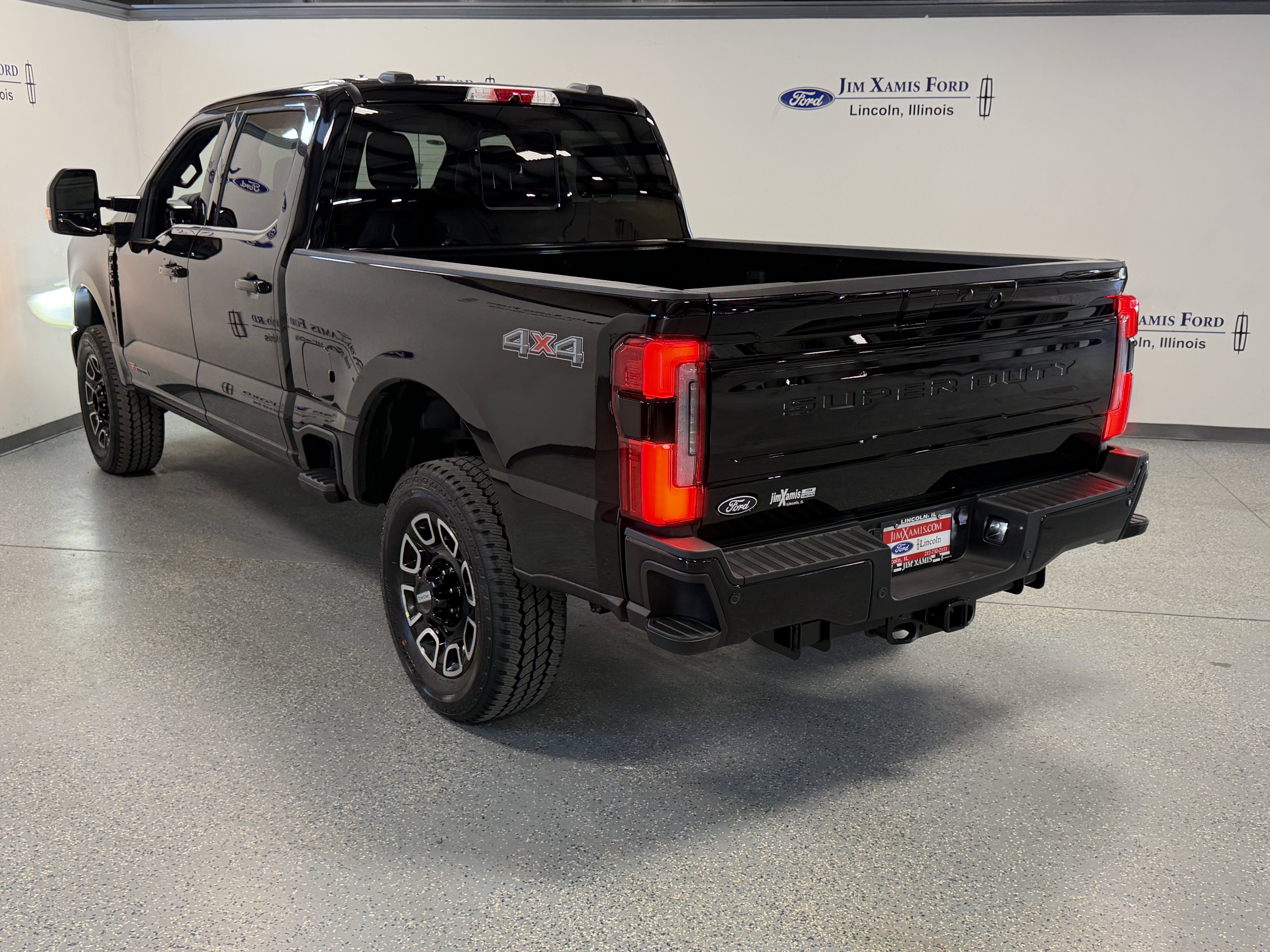 2027 Ford Super Duty F-350 SRW Platinum