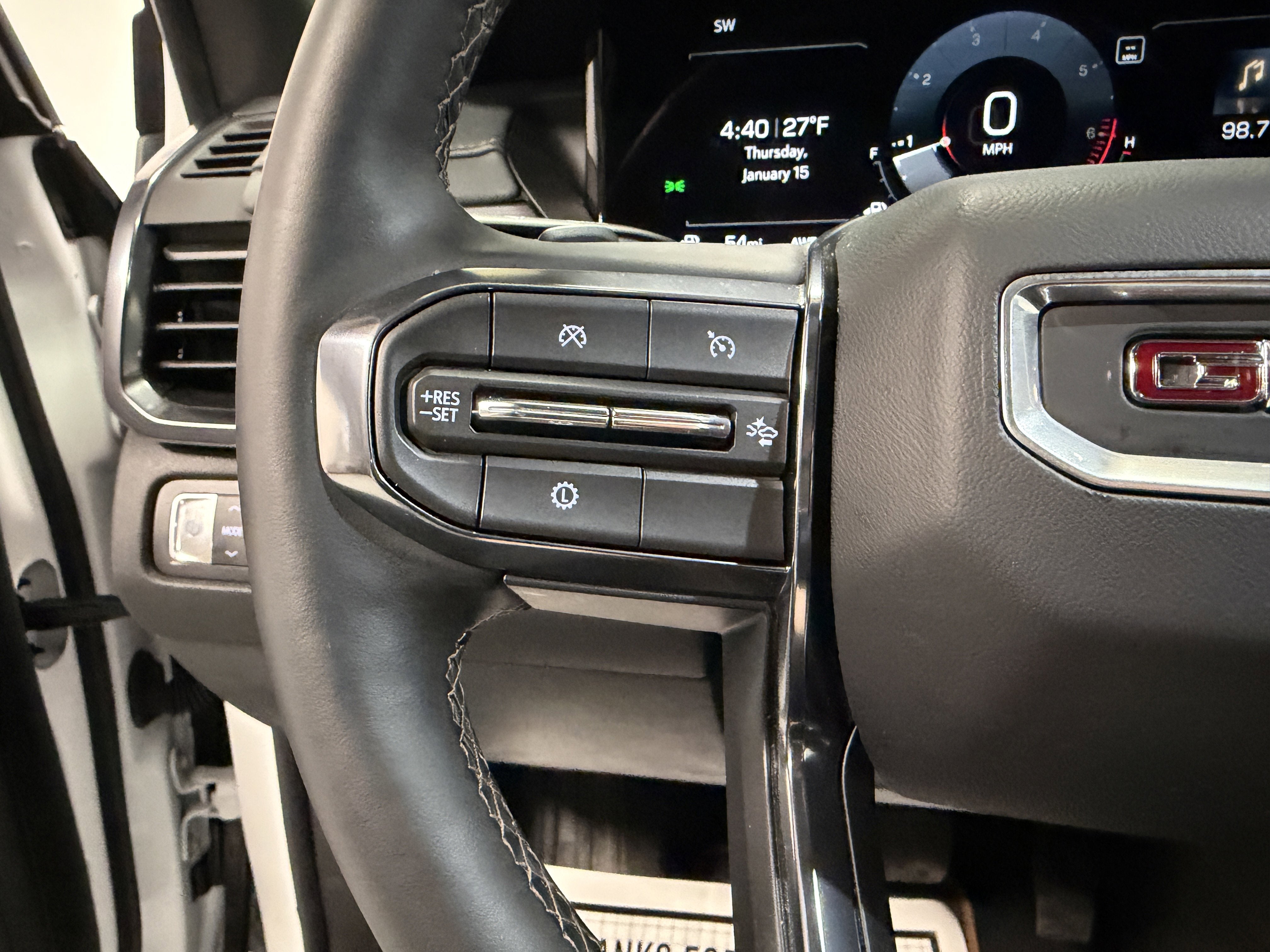 2025 GMC Acadia AWD AT4