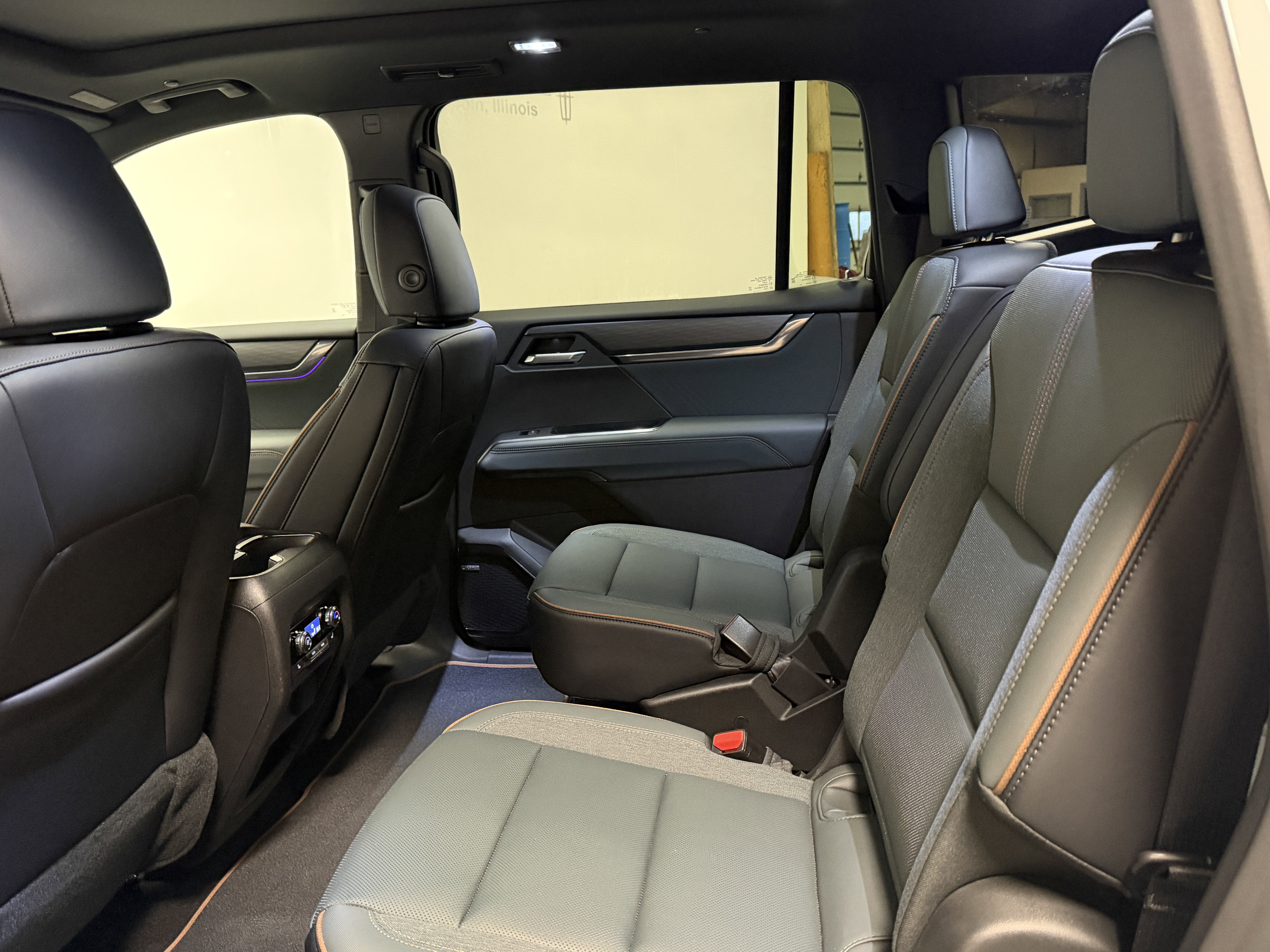 2025 GMC Acadia AWD AT4