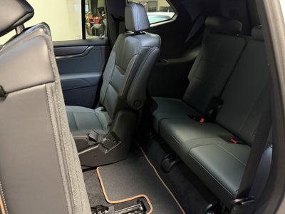 2025 GMC Acadia AWD AT4