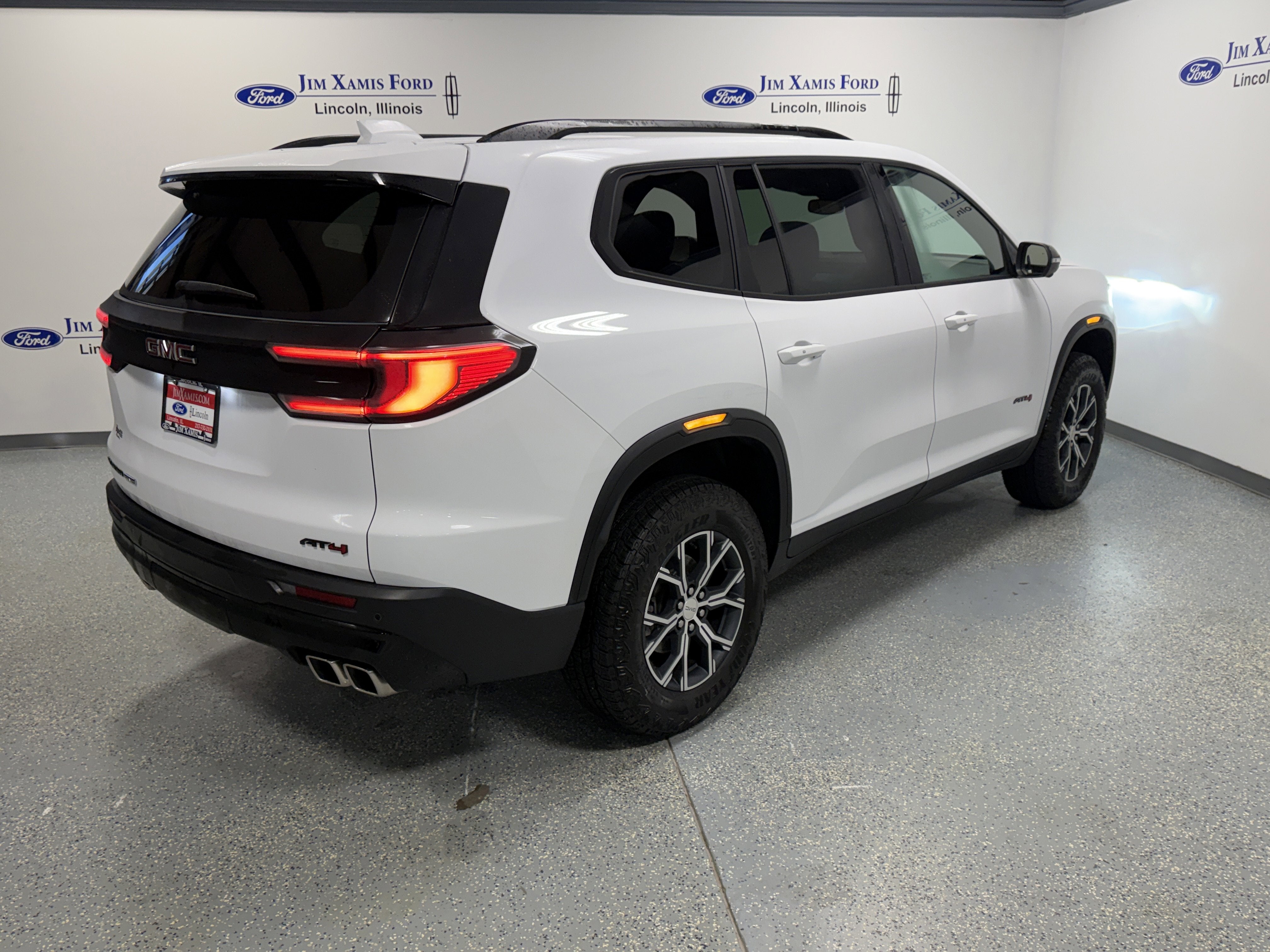 2025 GMC Acadia AWD AT4