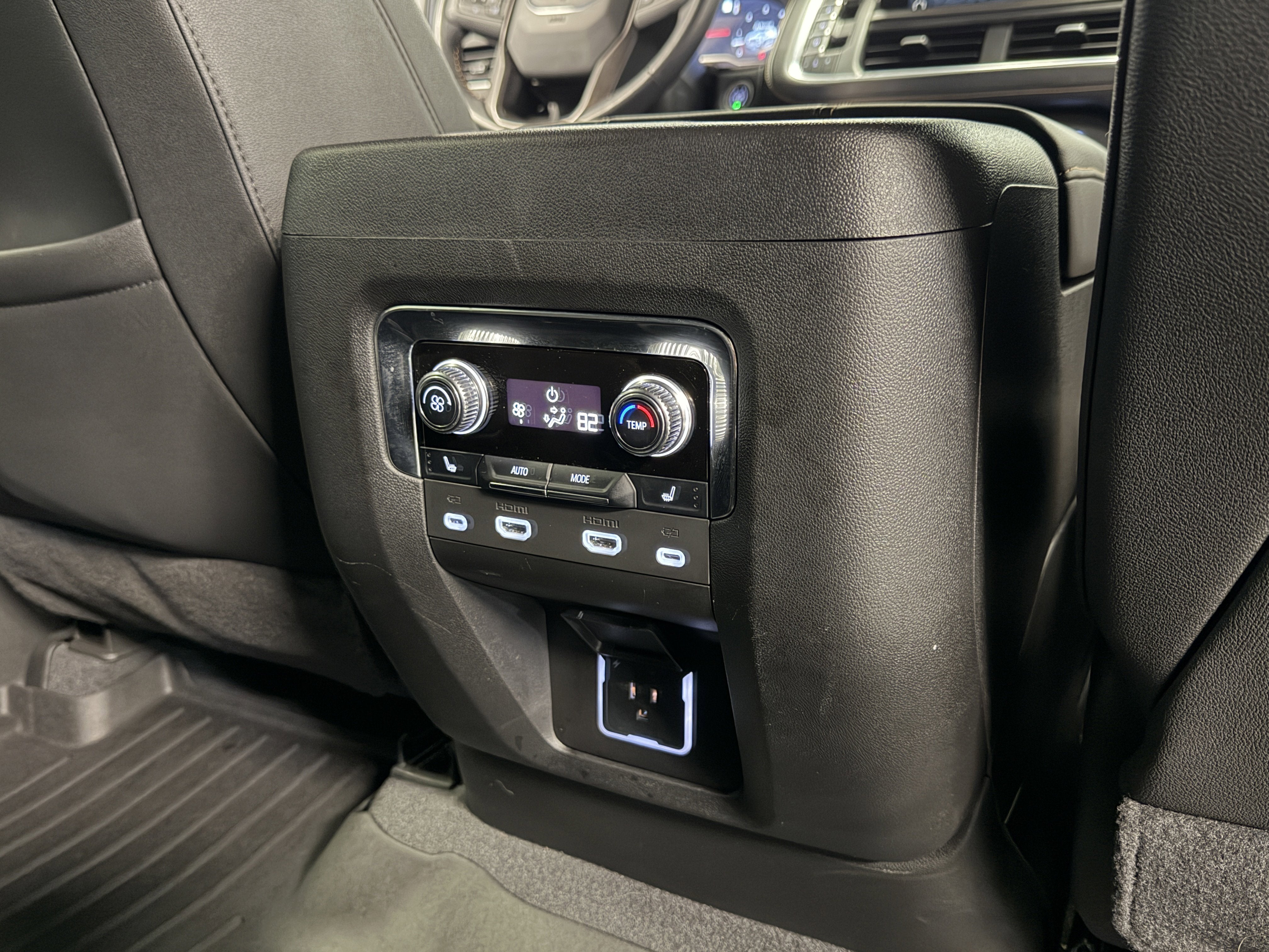 2023 GMC Yukon XL AT4