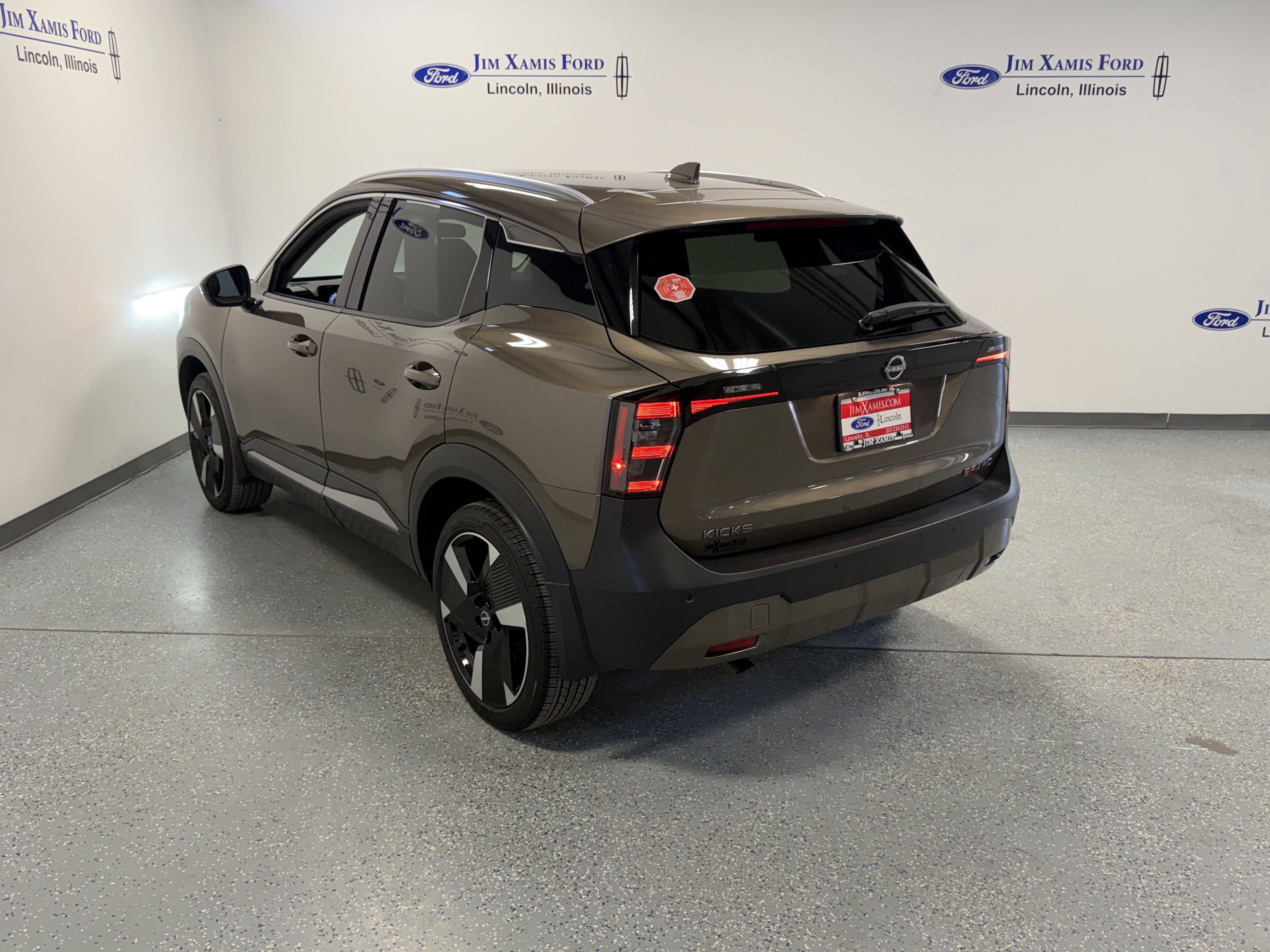 2025 Nissan Kicks SR