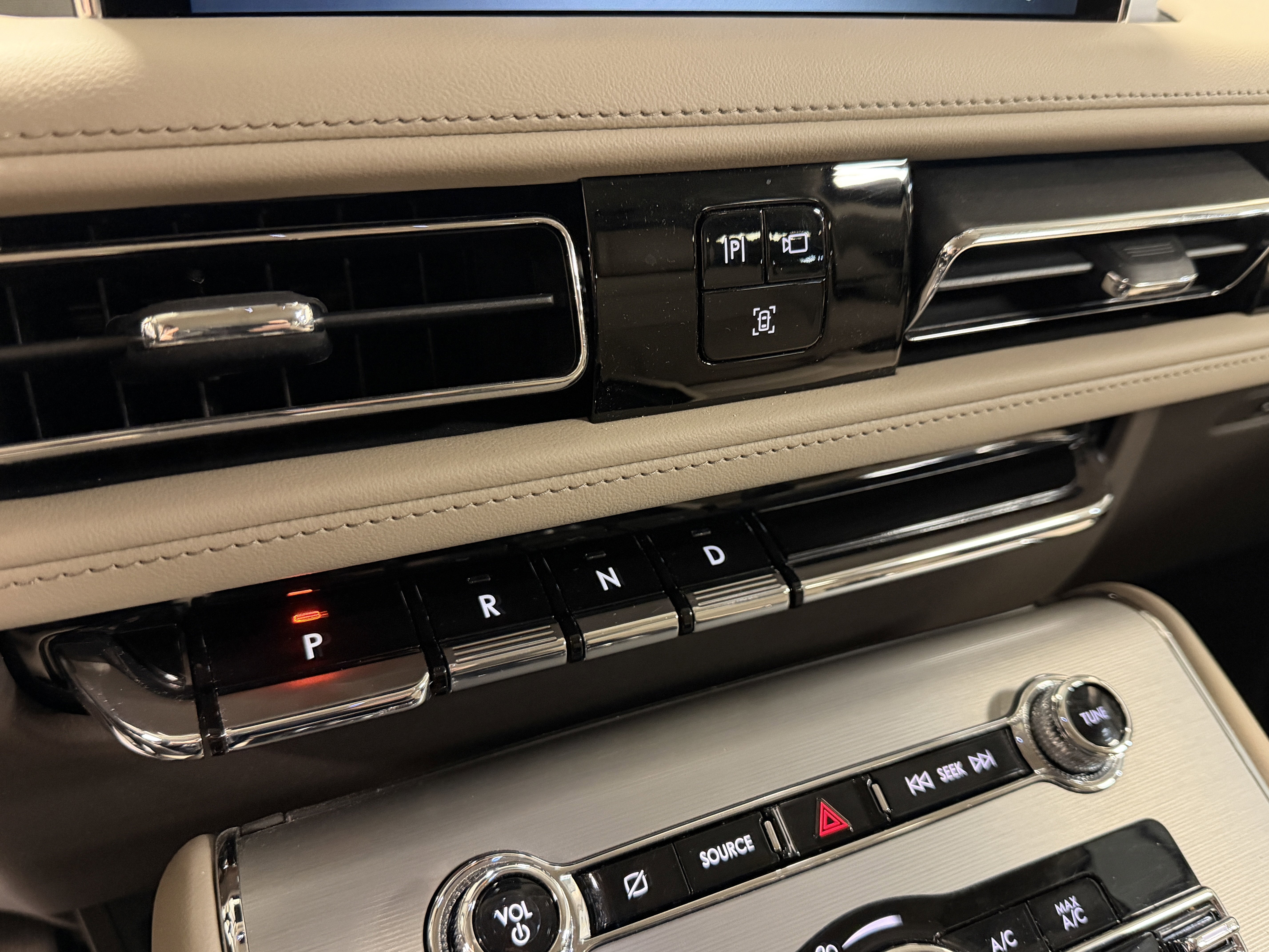 2023 Lincoln Aviator Standard