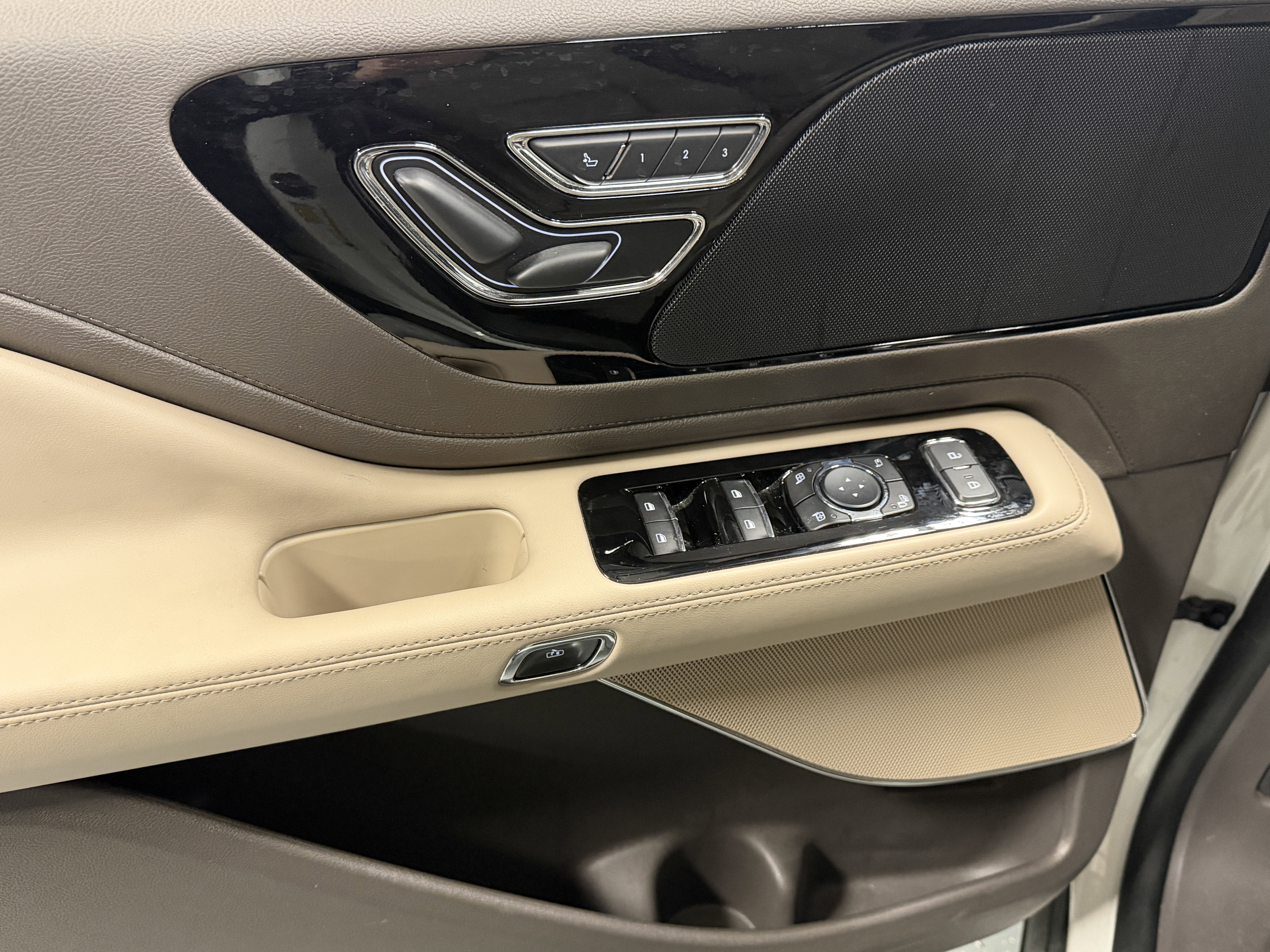 2023 Lincoln Aviator Standard