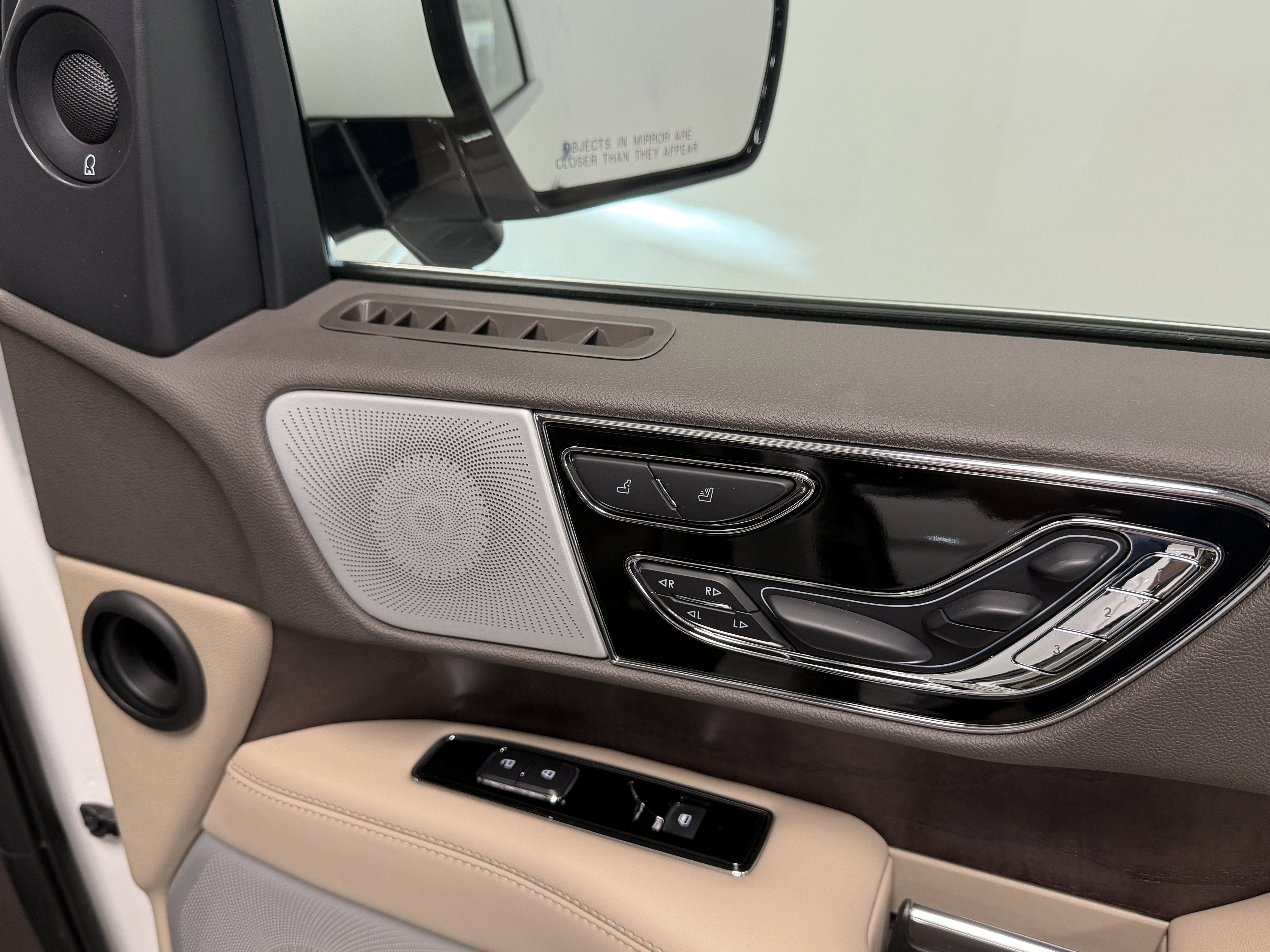 2023 Lincoln Navigator L Reserve