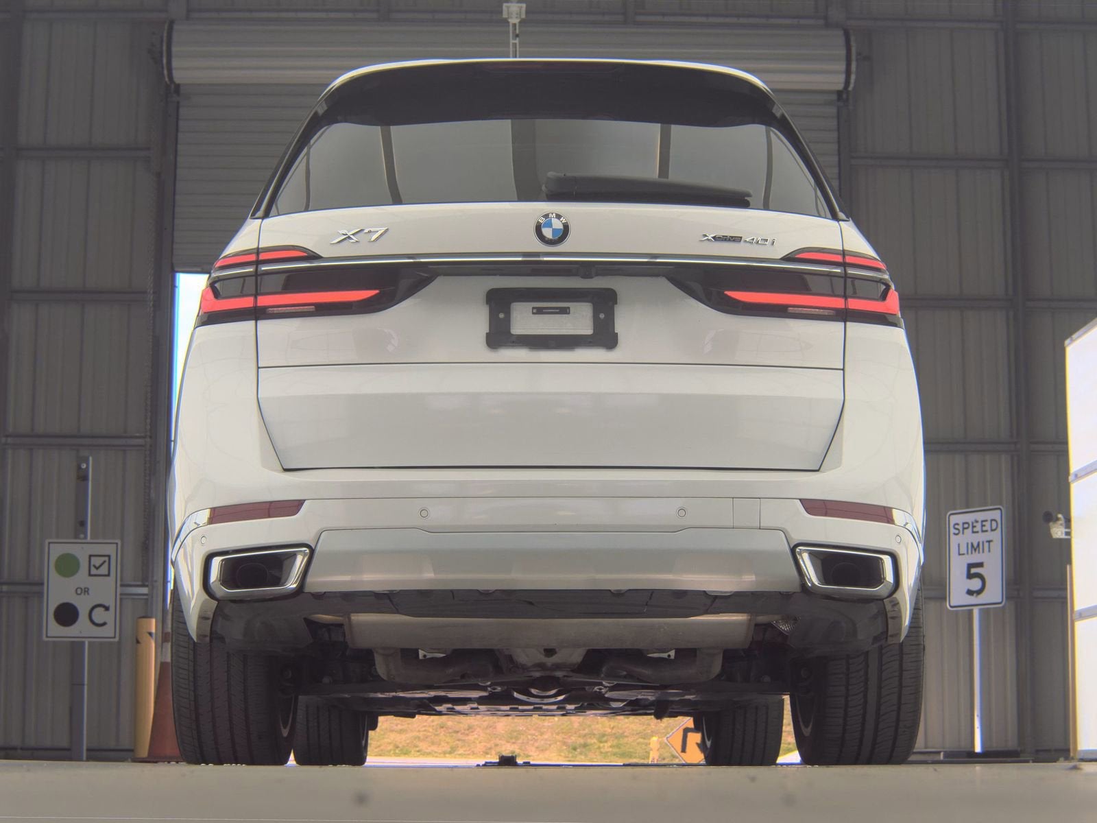 2025 BMW X7 xDrive40i