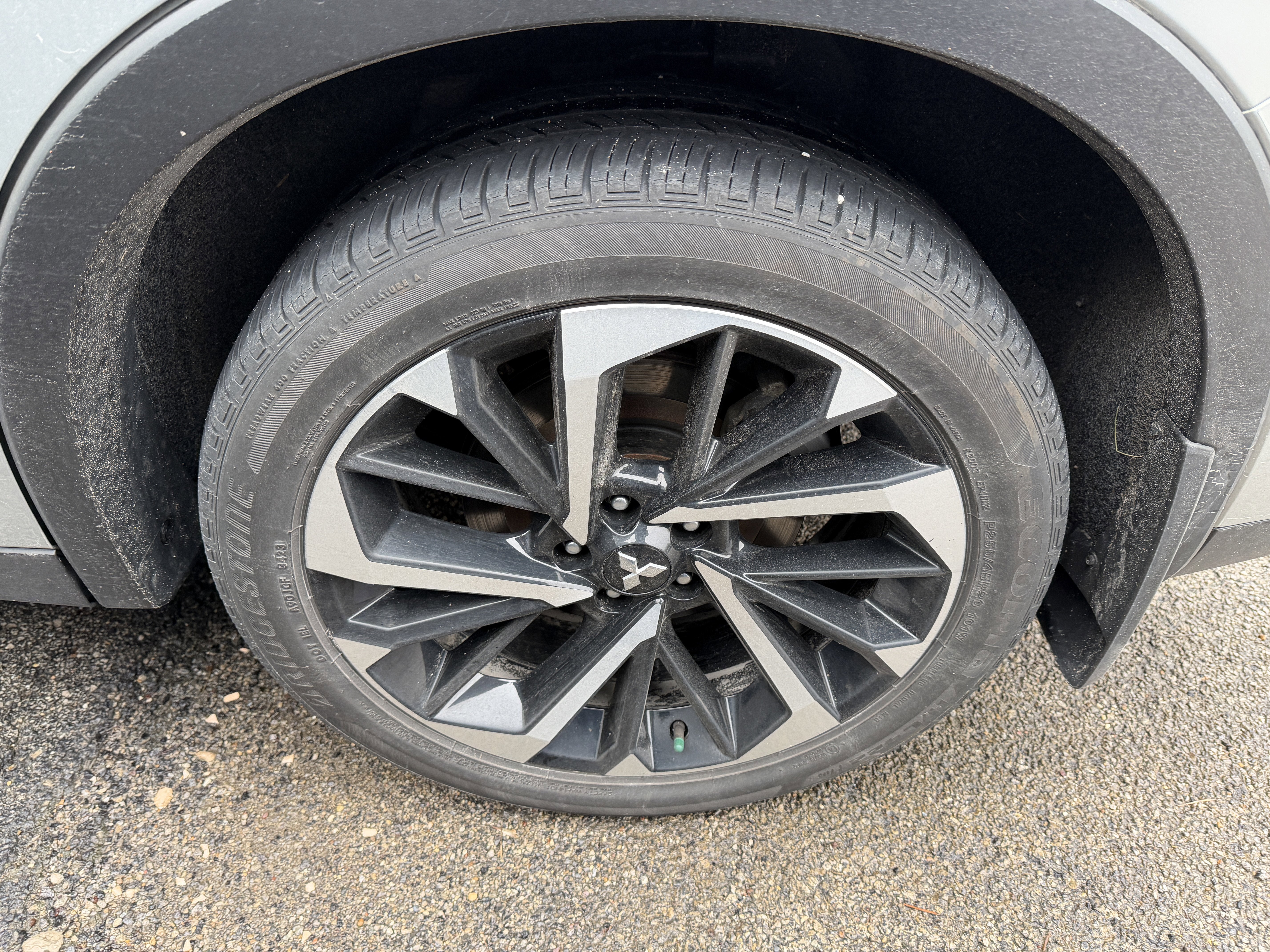 2024 Mitsubishi Outlander Base