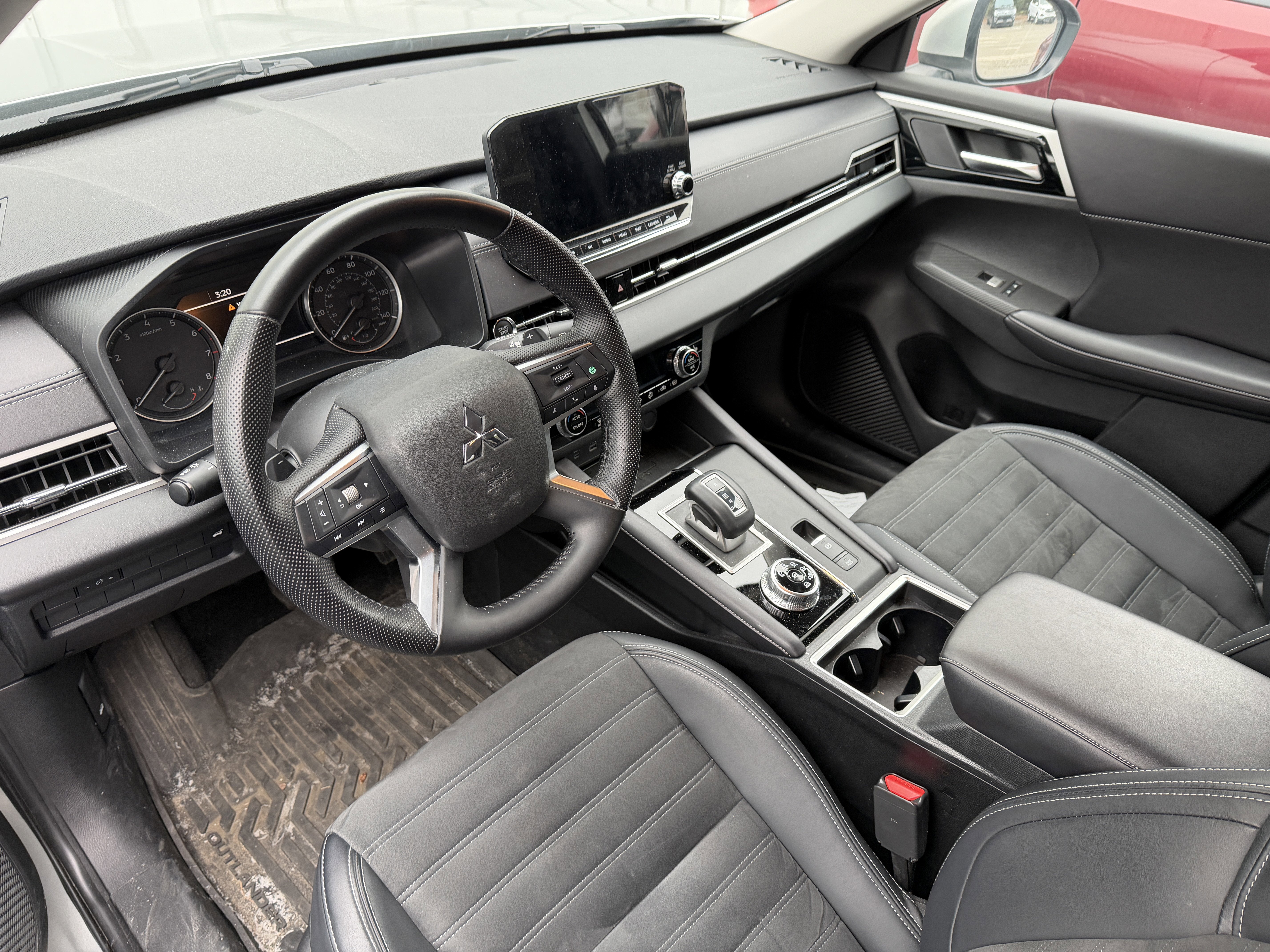 2024 Mitsubishi Outlander Base