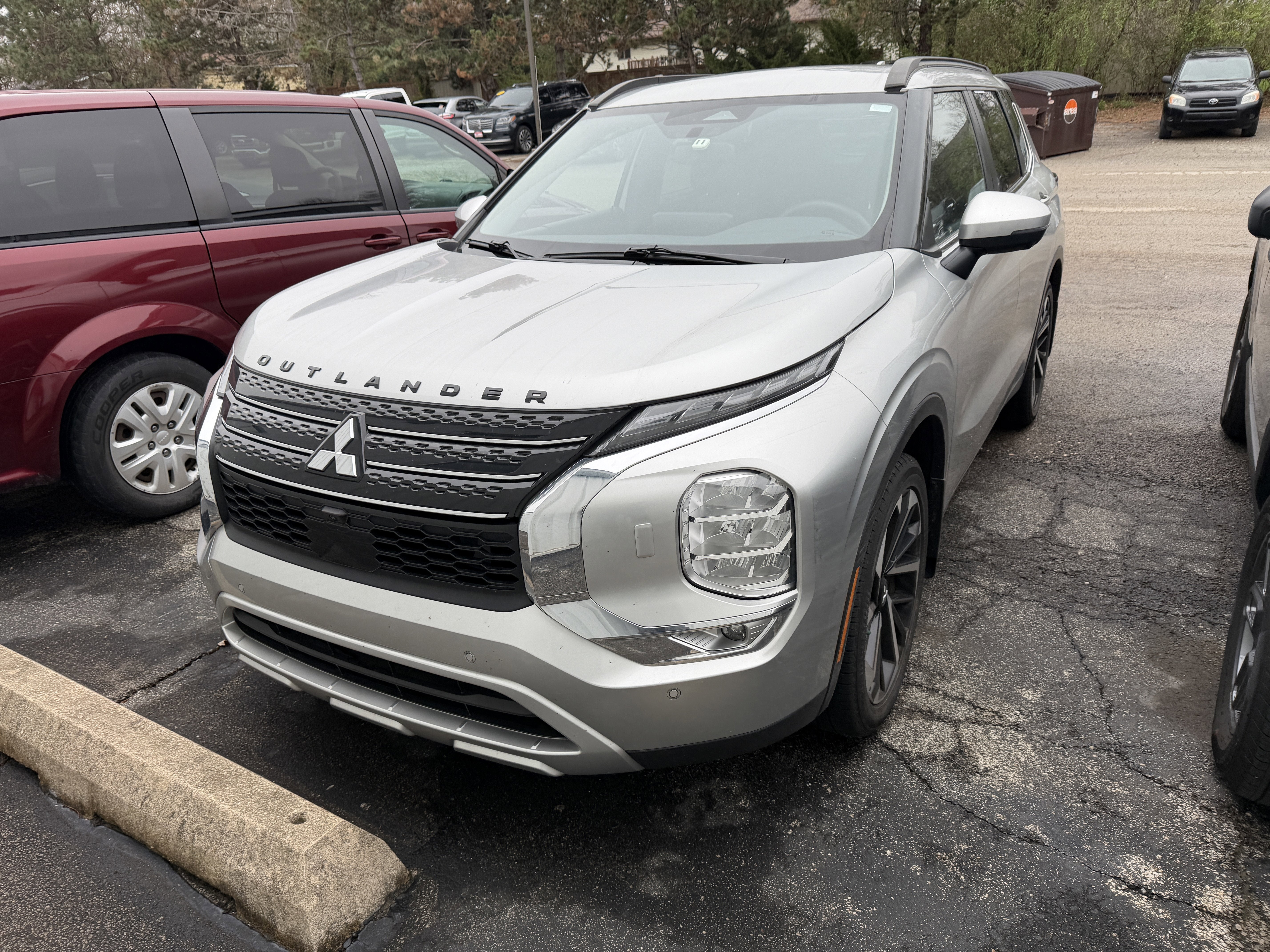 2024 Mitsubishi Outlander Base