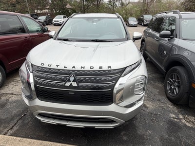 2024 Mitsubishi Outlander Base