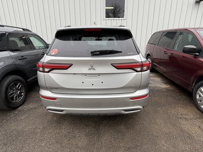 2024 Mitsubishi Outlander Base